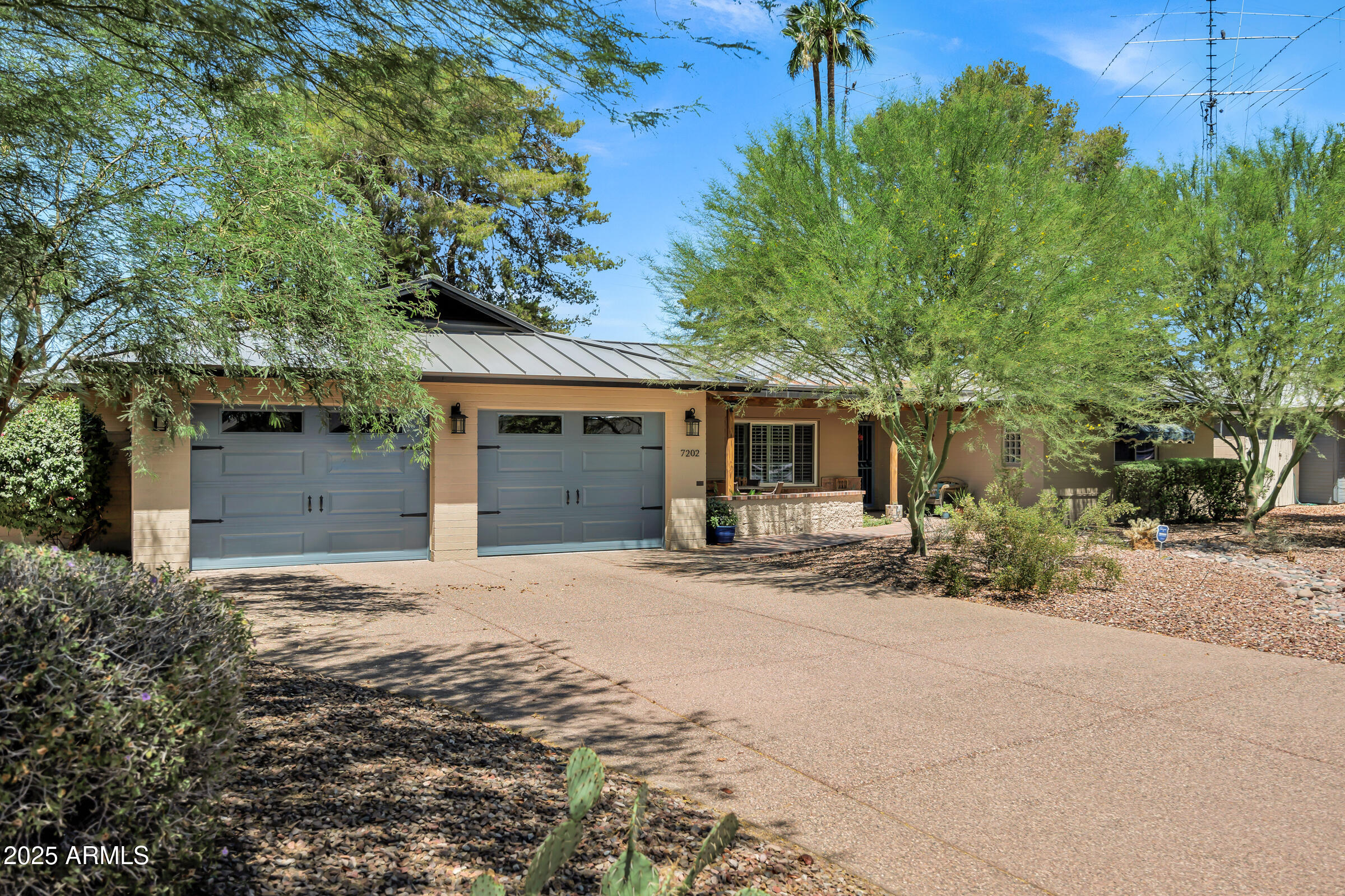 7202 N 16TH Drive