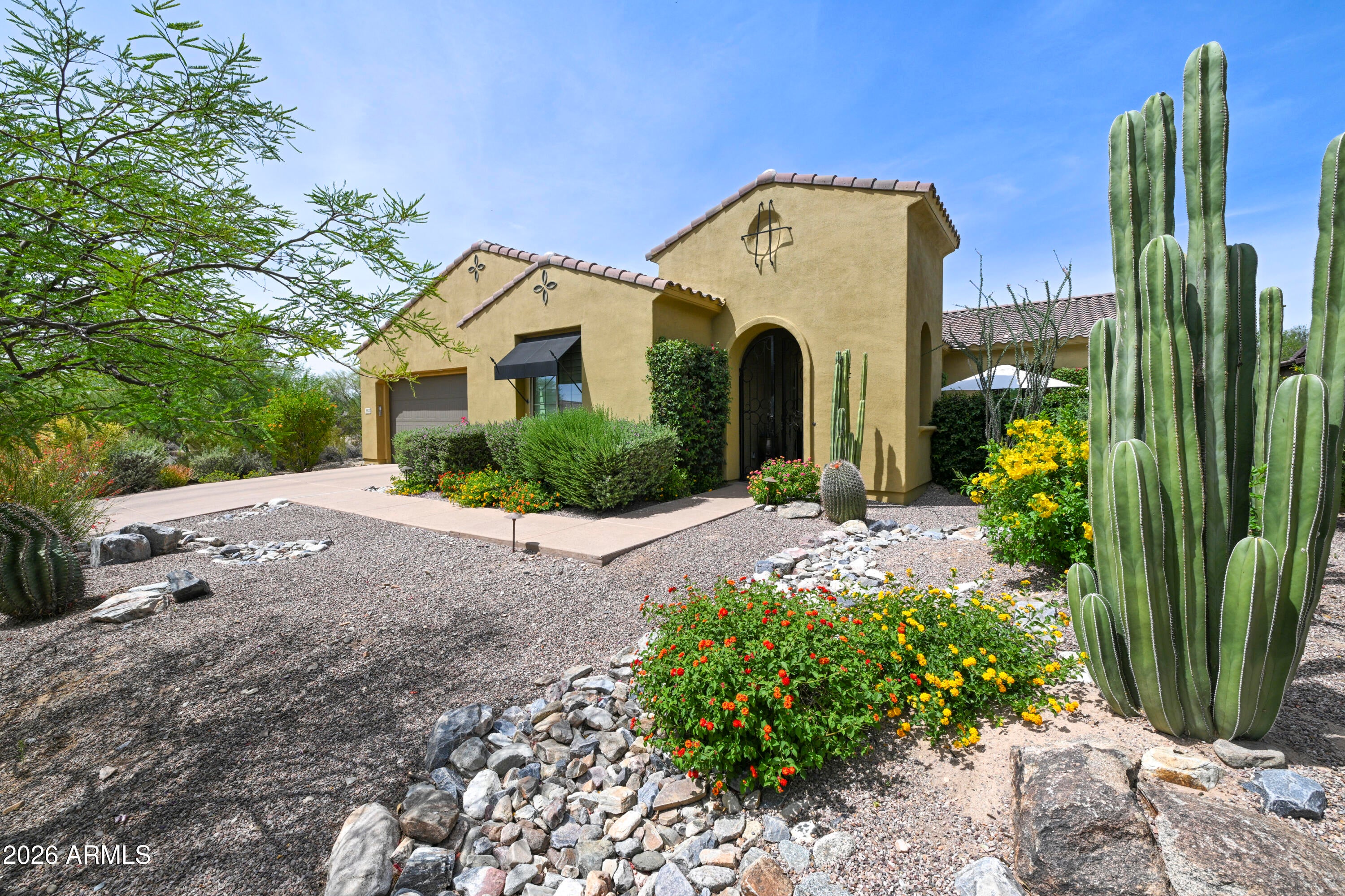 9422 E VIA DE VAQUERO Drive