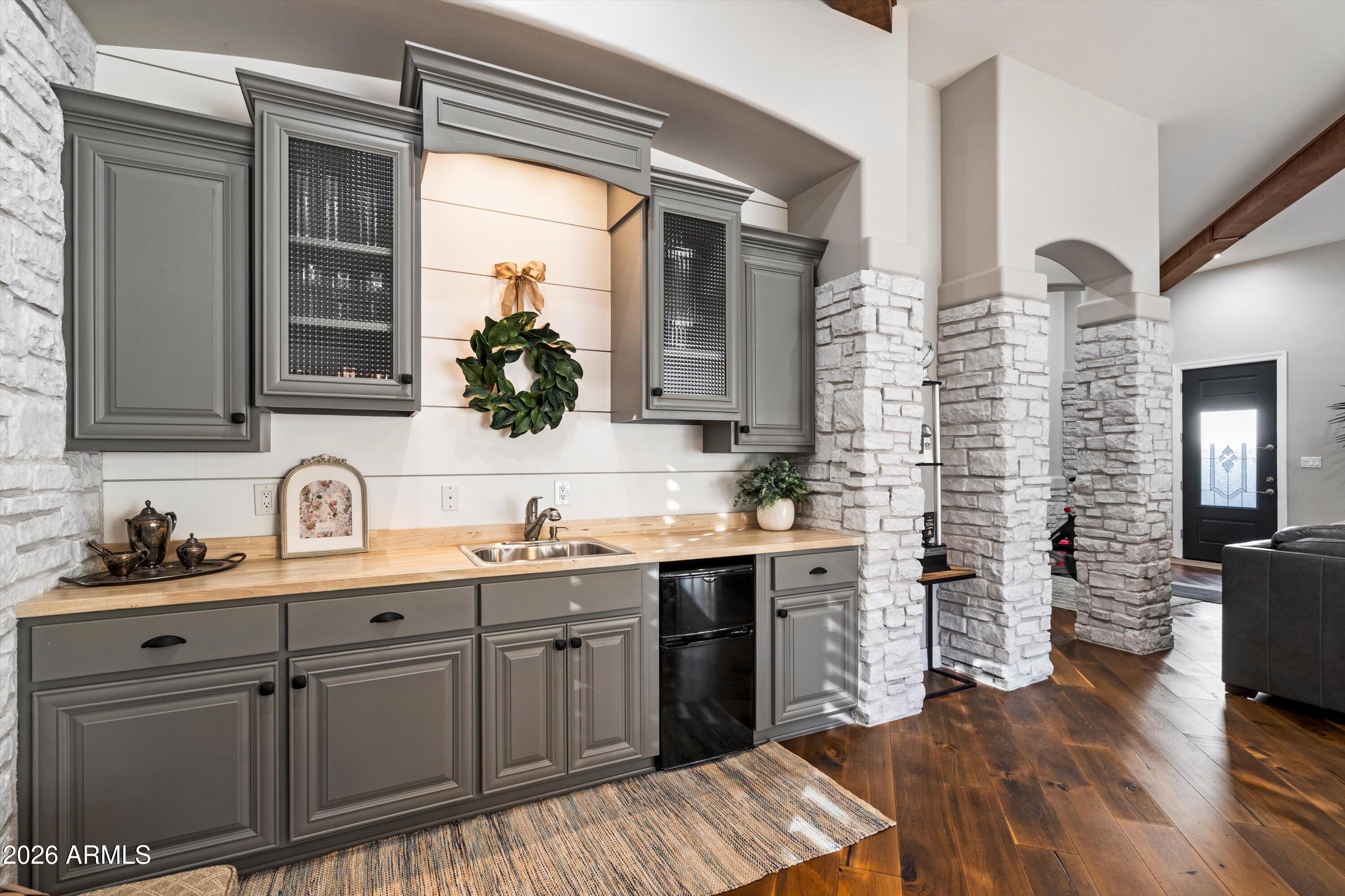 SOMERSET ESTATES - Residential