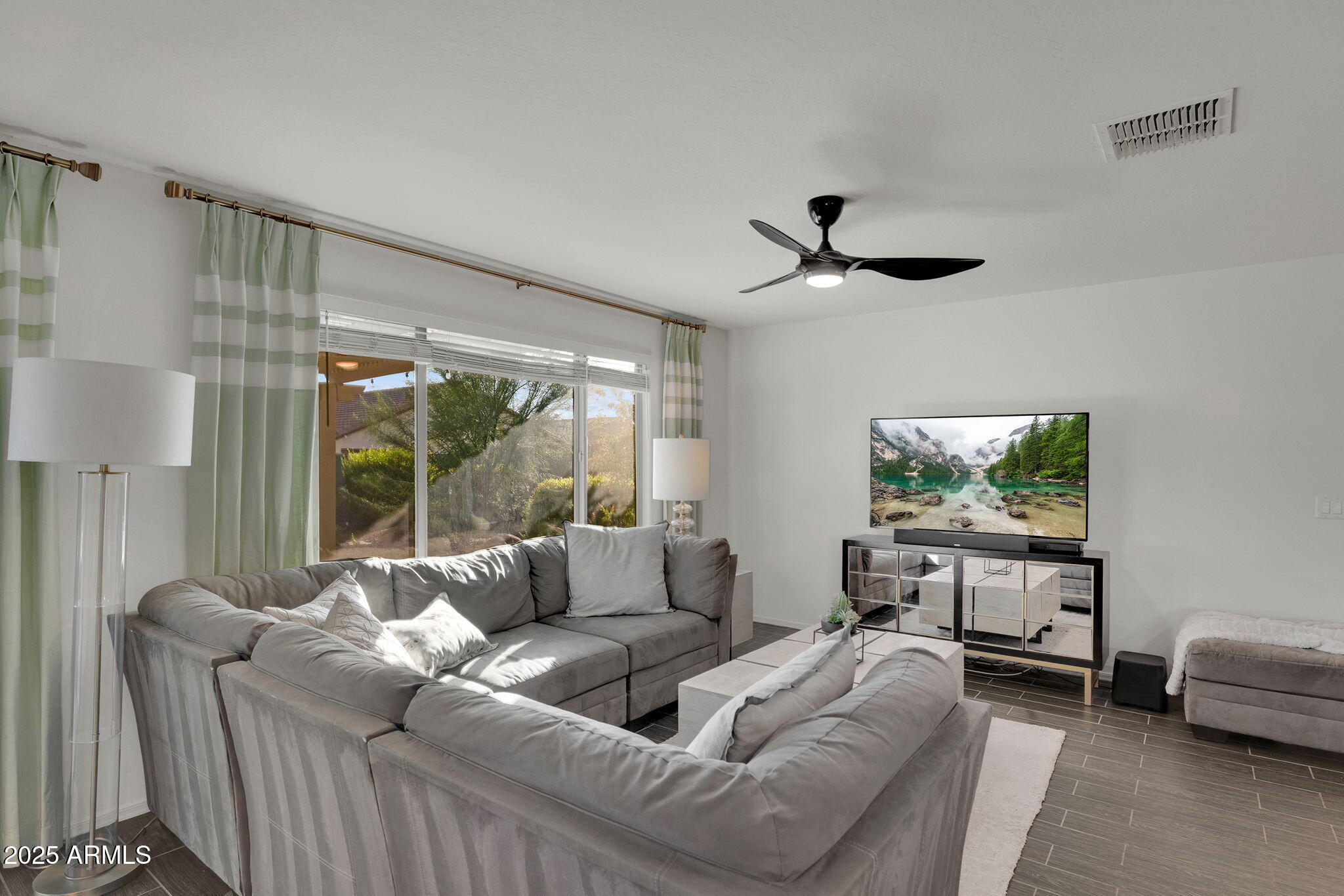 18437 E EL BUHO PEQUENO --