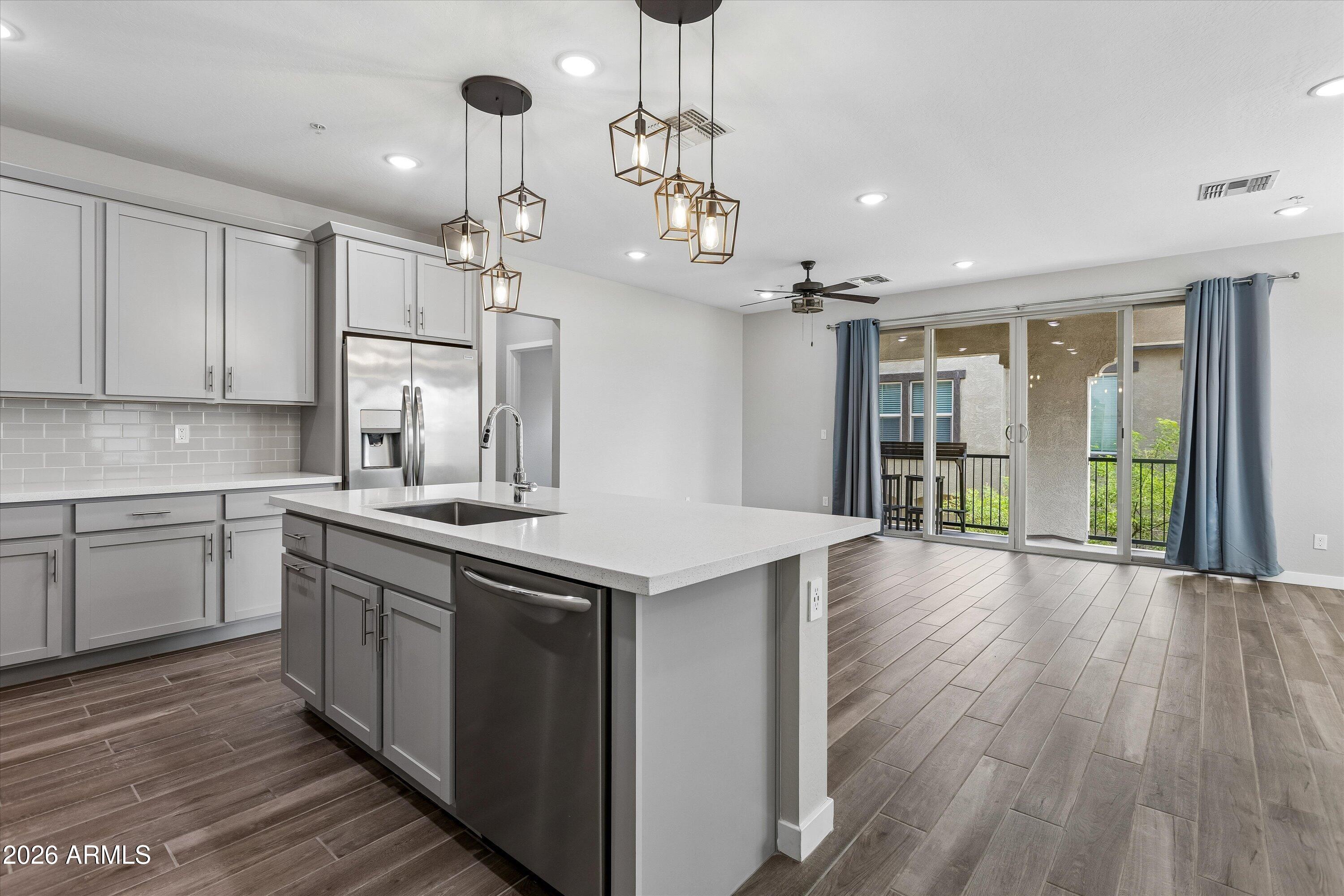 155 N LAKEVIEW Boulevard 258