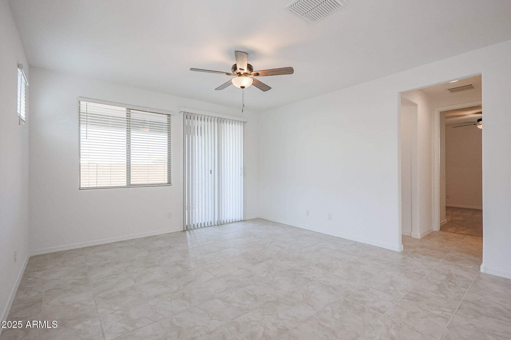 8726 W PASADENA Avenue