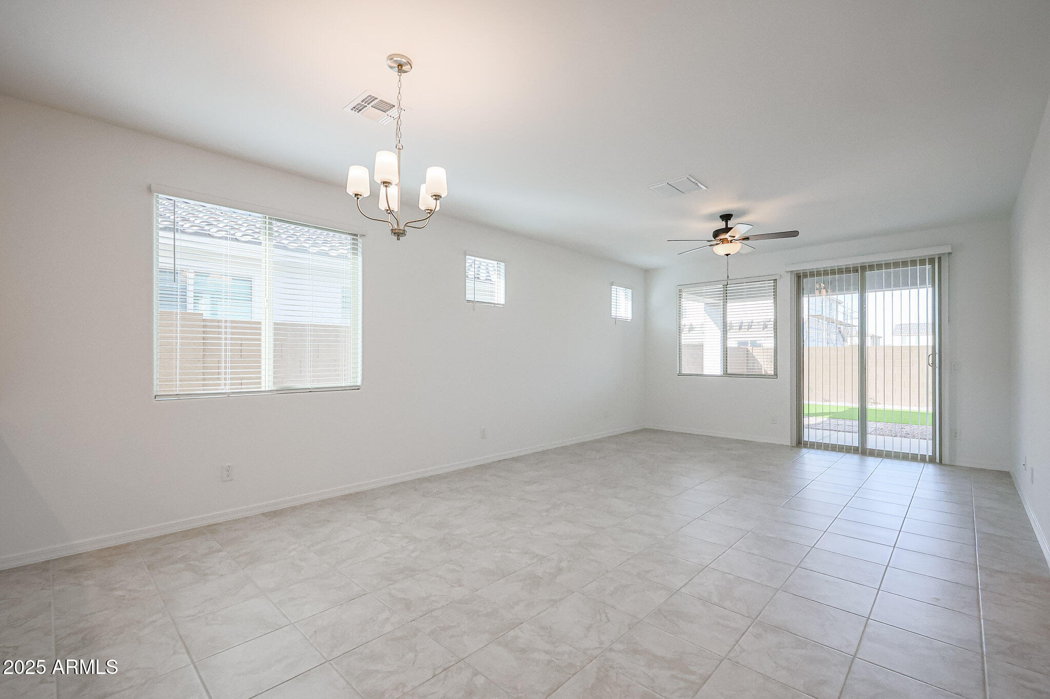 8726 W PASADENA Avenue