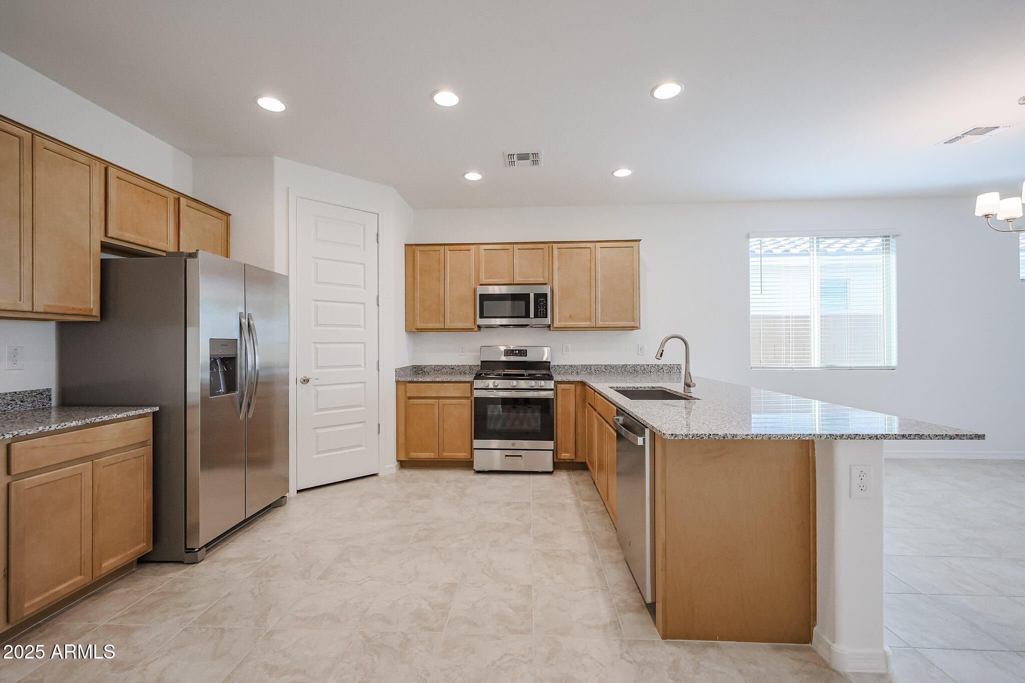 8726 W PASADENA Avenue