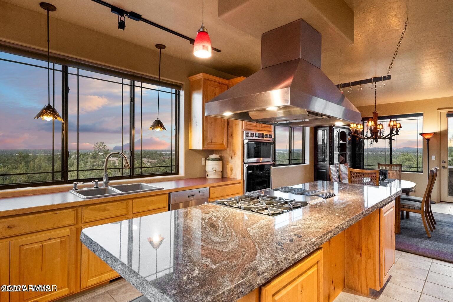 1511 S Canyon Ridge Trail