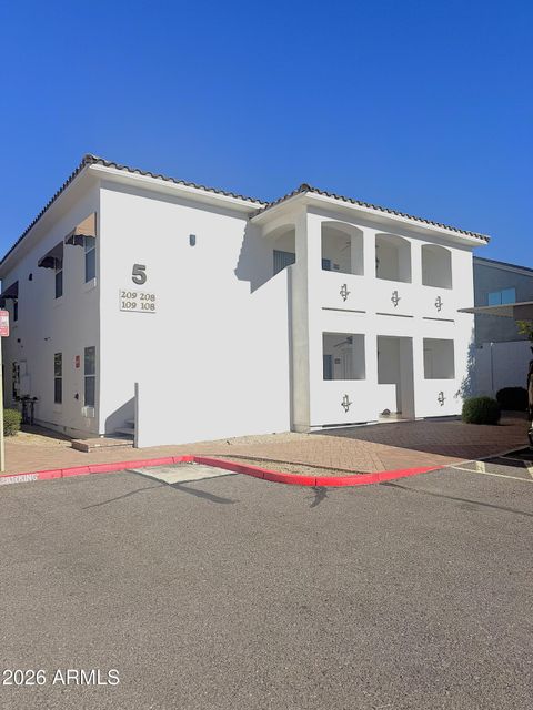 2950 W LOUISE Drive 208 Phoenix AZ 85027