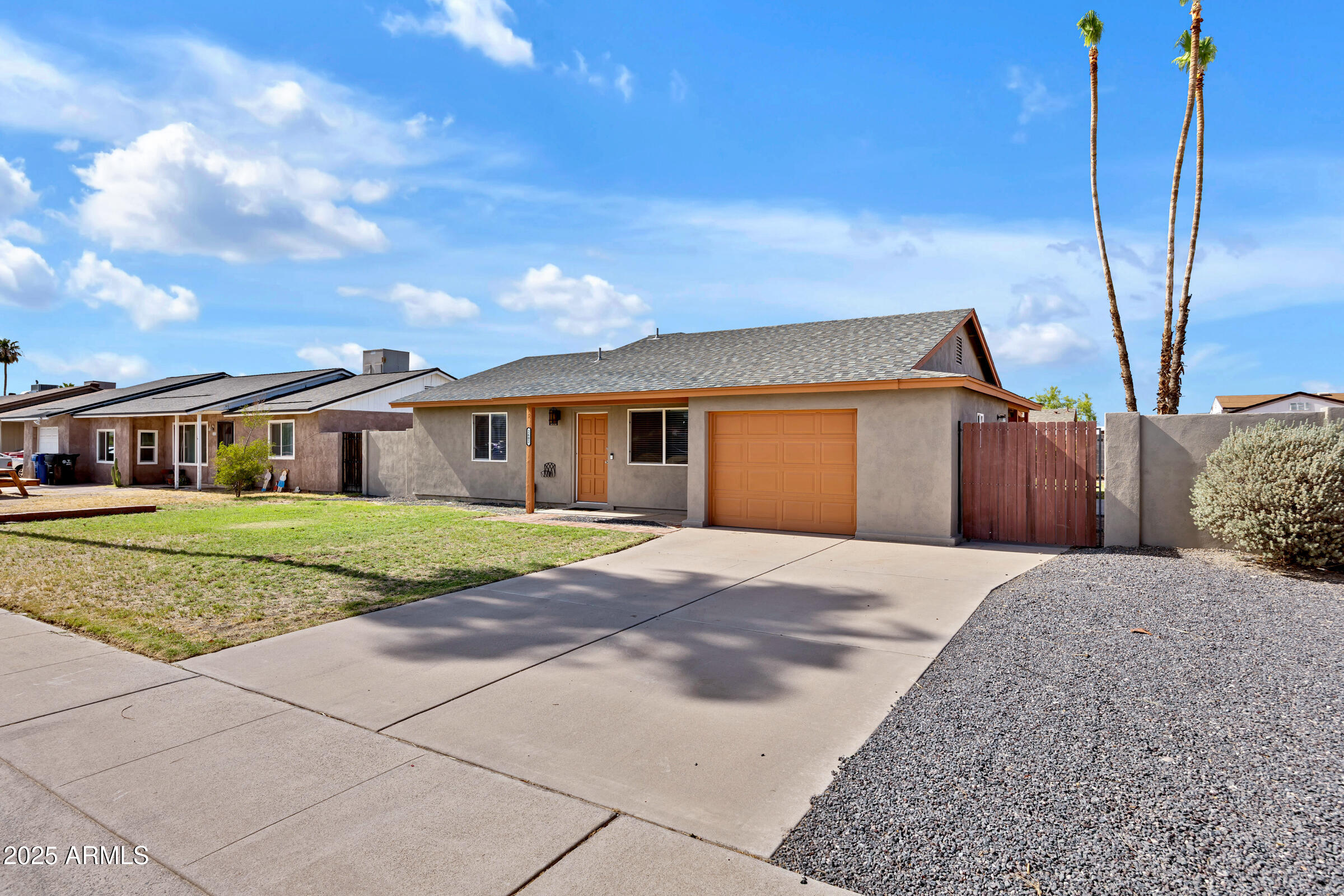 2602 W FREMONT Drive