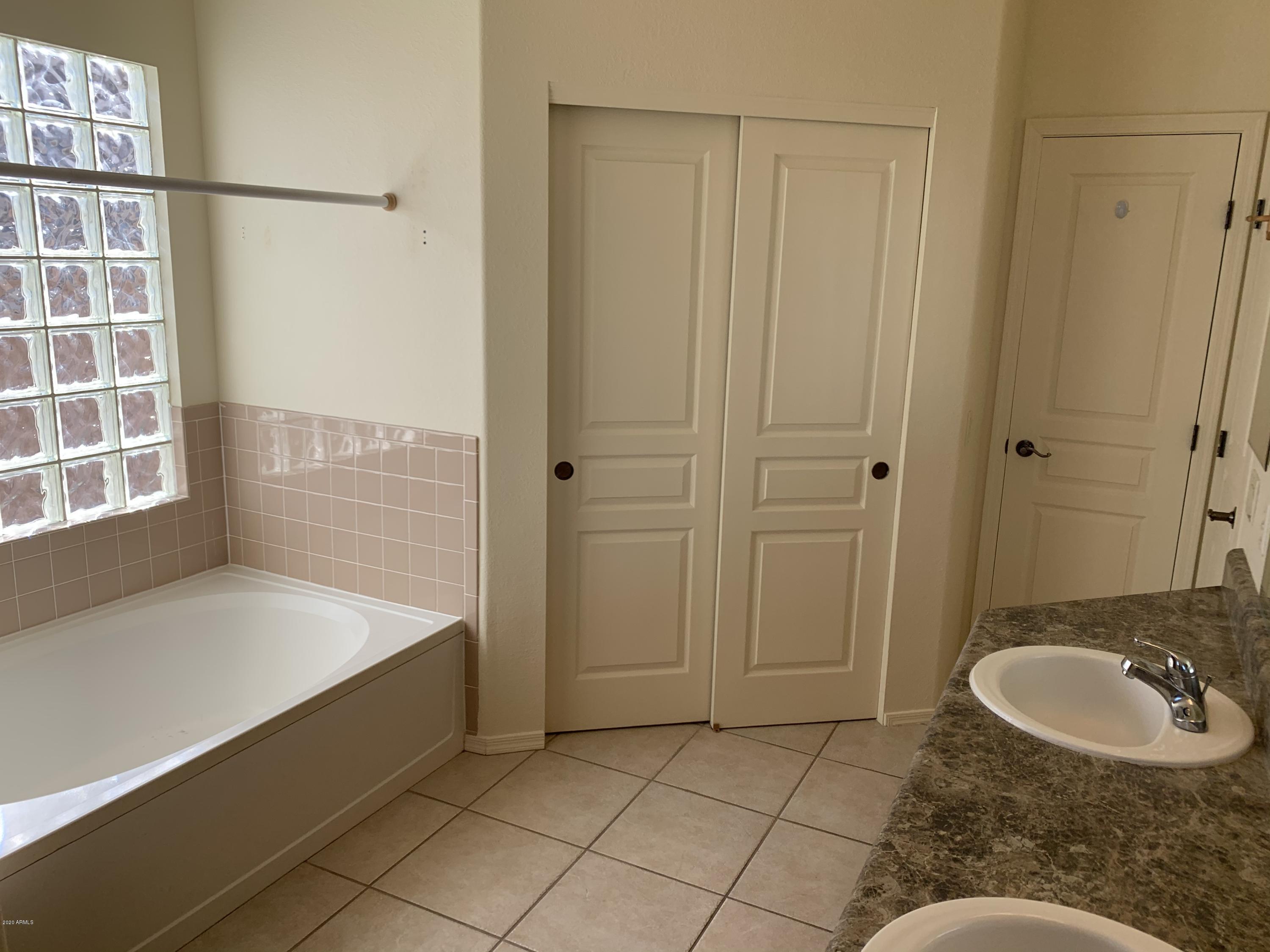 CANYON DE FLORES PHASE 2C - Residential Lease