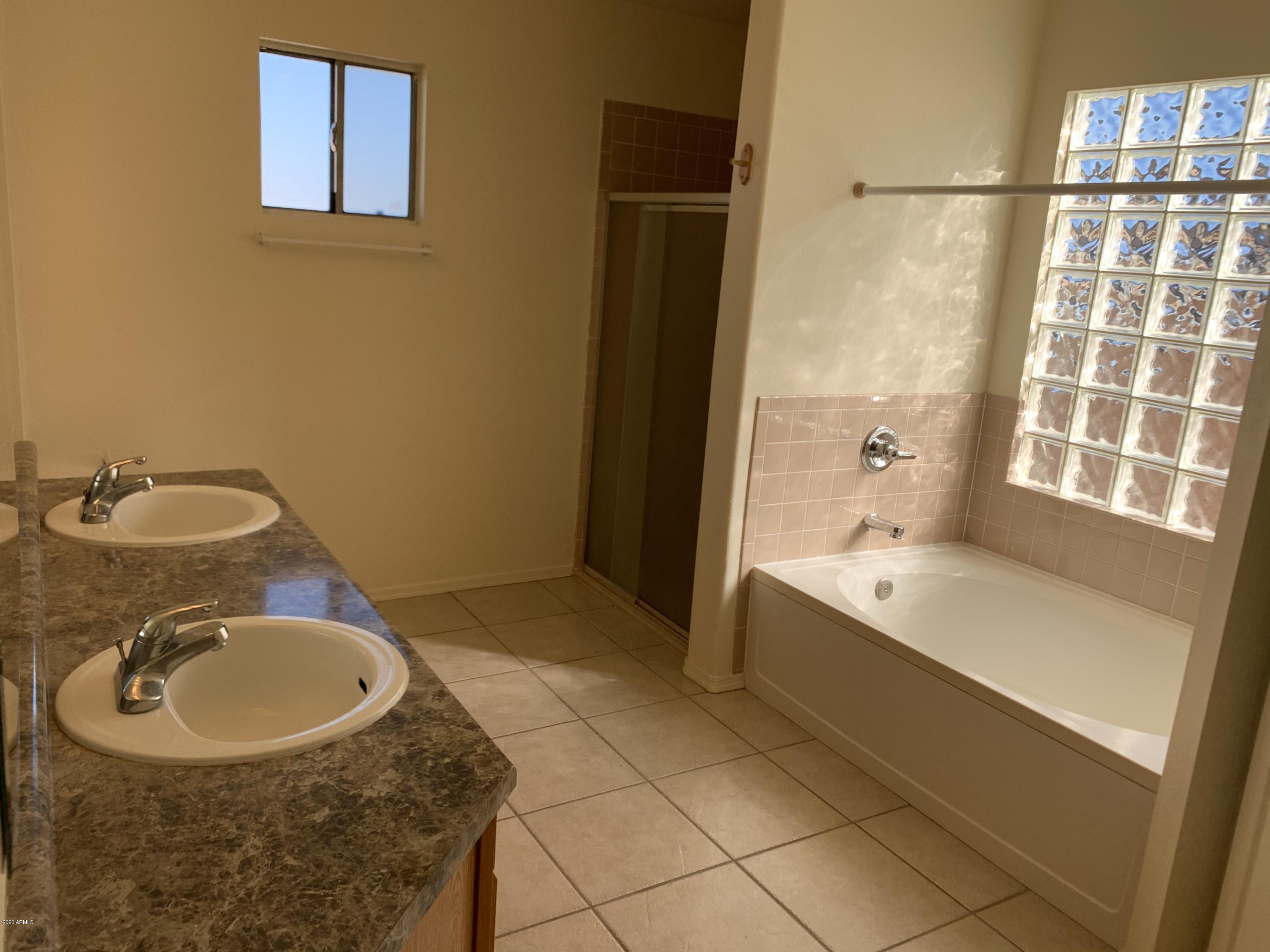 CANYON DE FLORES PHASE 2C - Residential Lease