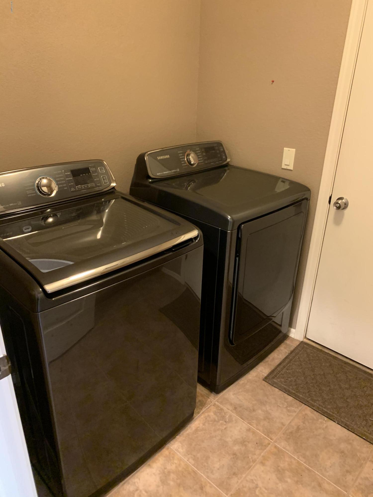 CANYON DE FLORES PHASE 2C - Residential Lease