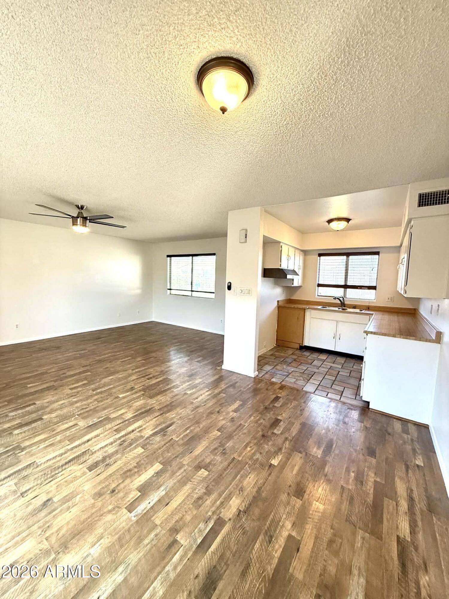 2609 E MARYLAND Drive