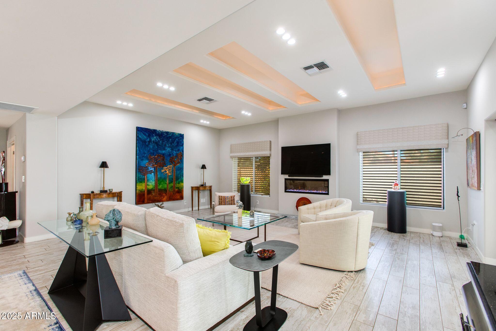 2502 E MONTEBELLO Avenue