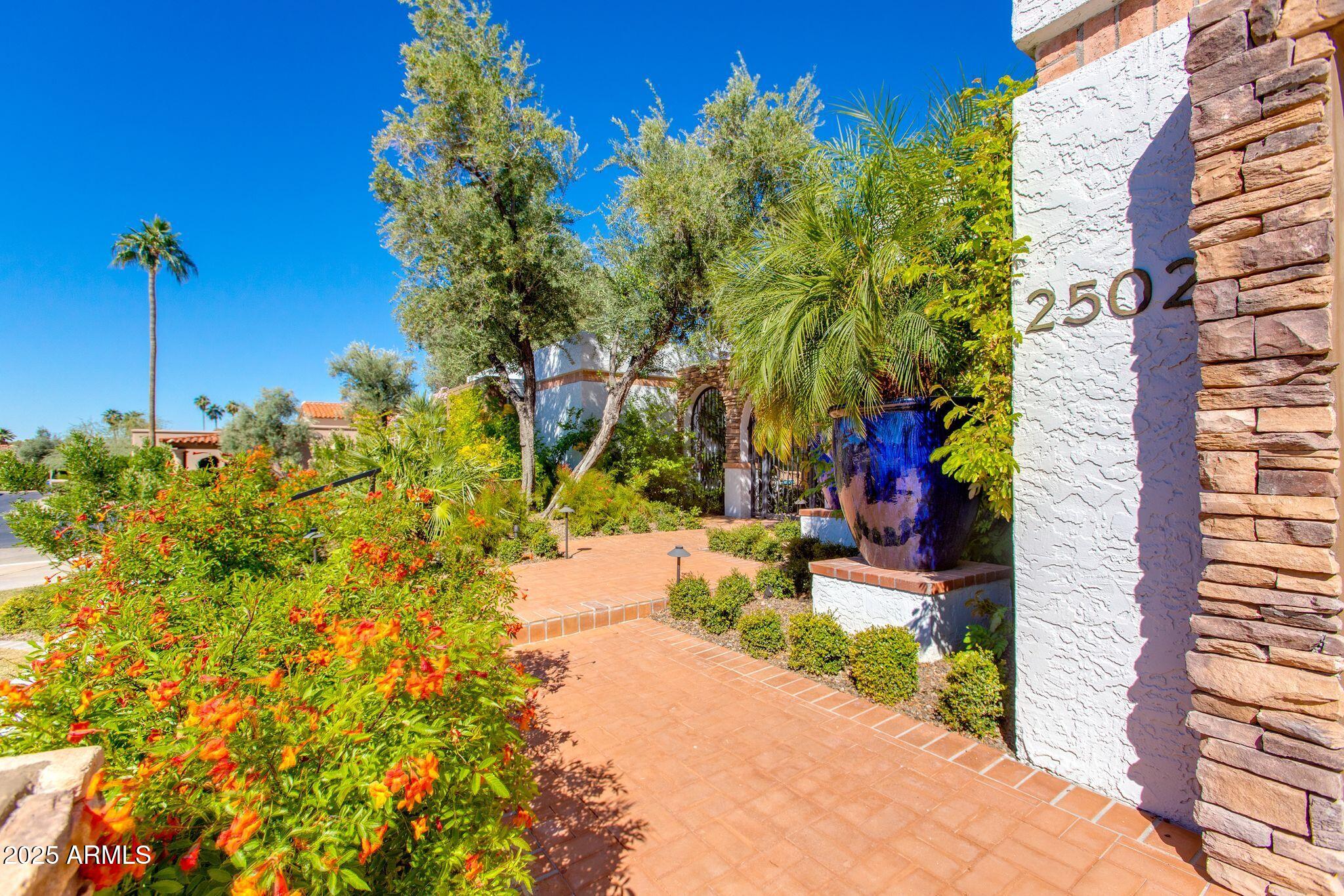 2502 E MONTEBELLO Avenue