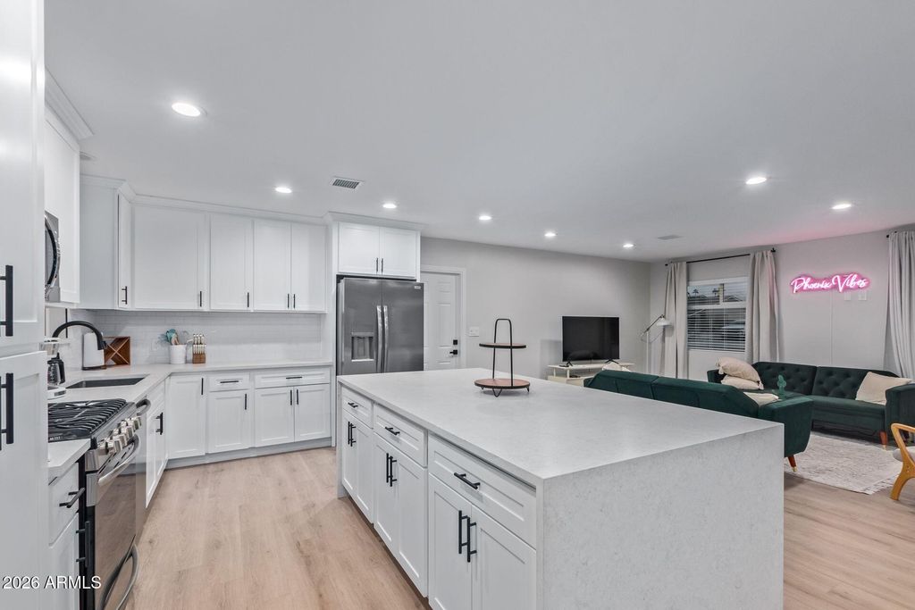 Photo of 1535 W Lawrence Road, Phoenix, AZ 85015 (MLS # 7029482)