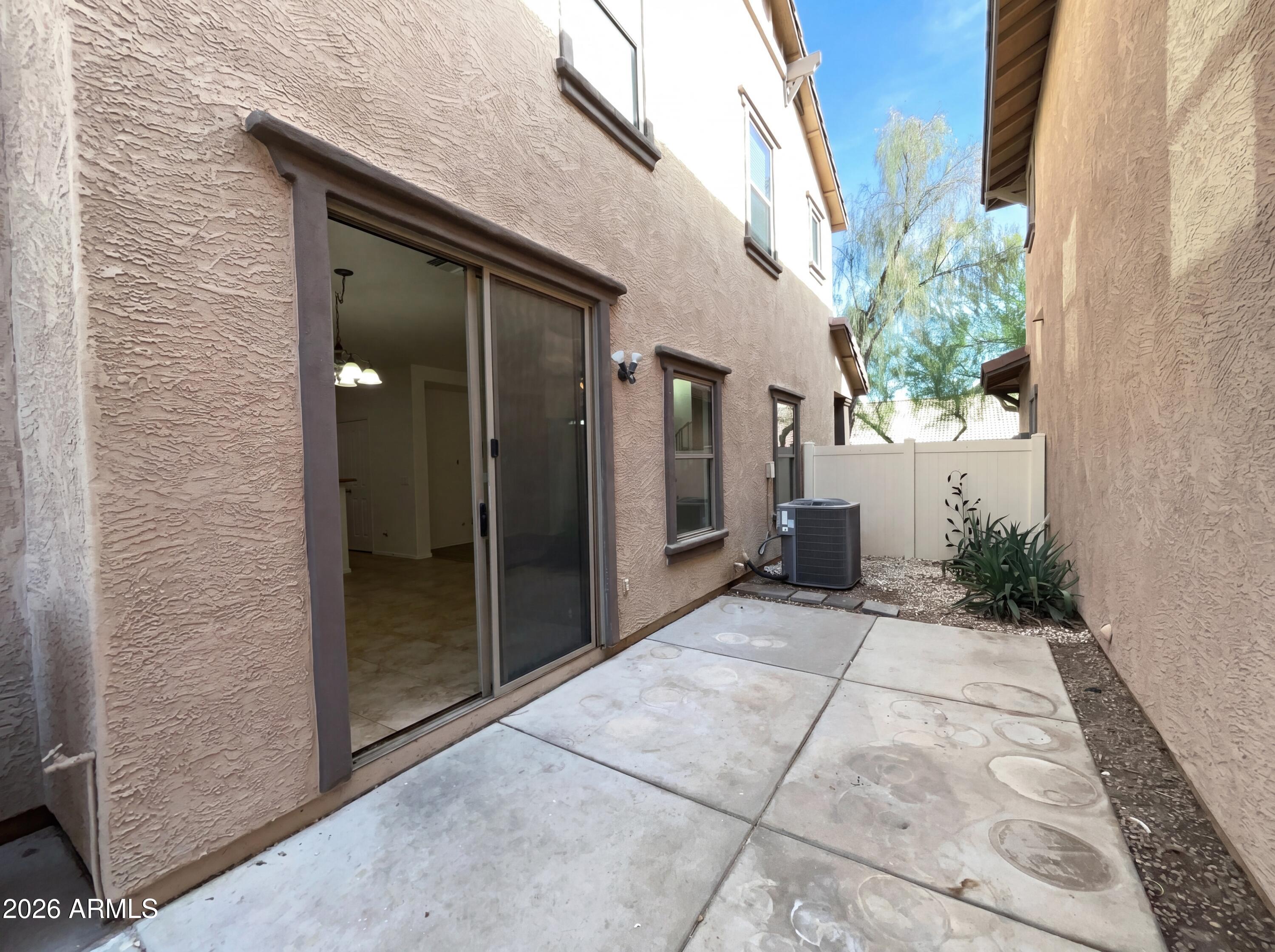 5865 E HOLMES Avenue