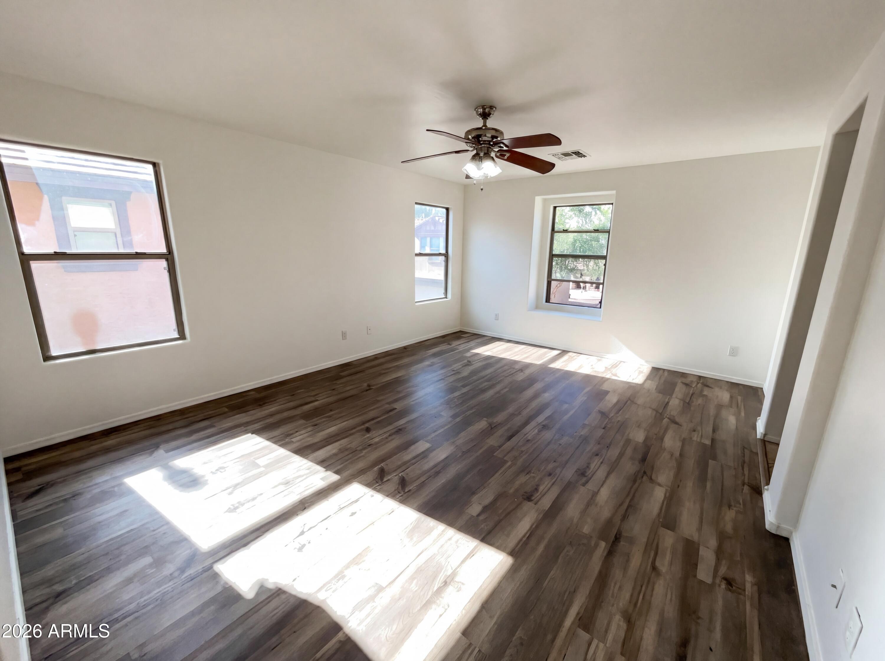 5865 E HOLMES Avenue