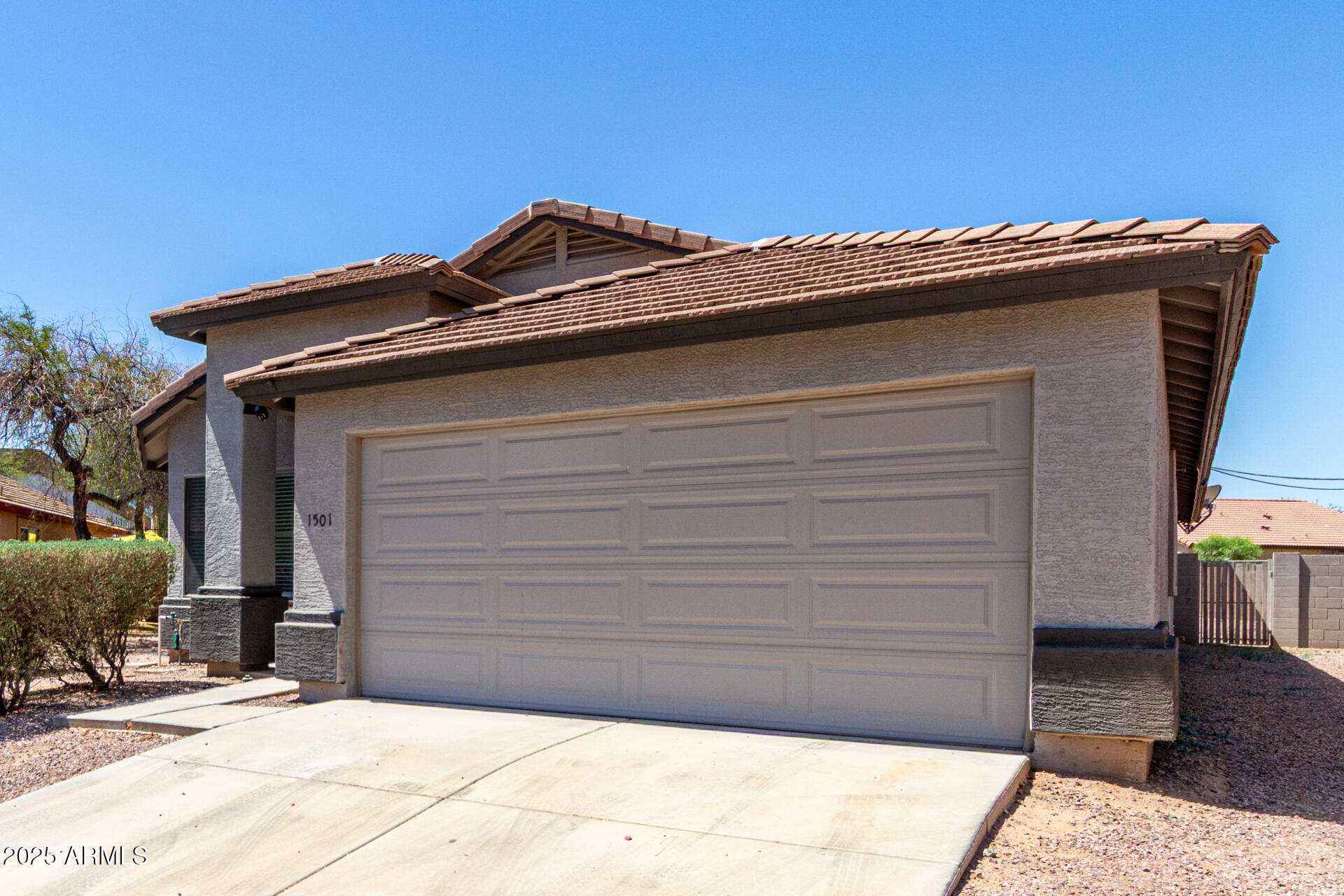 1501 E SUNLAND Avenue
