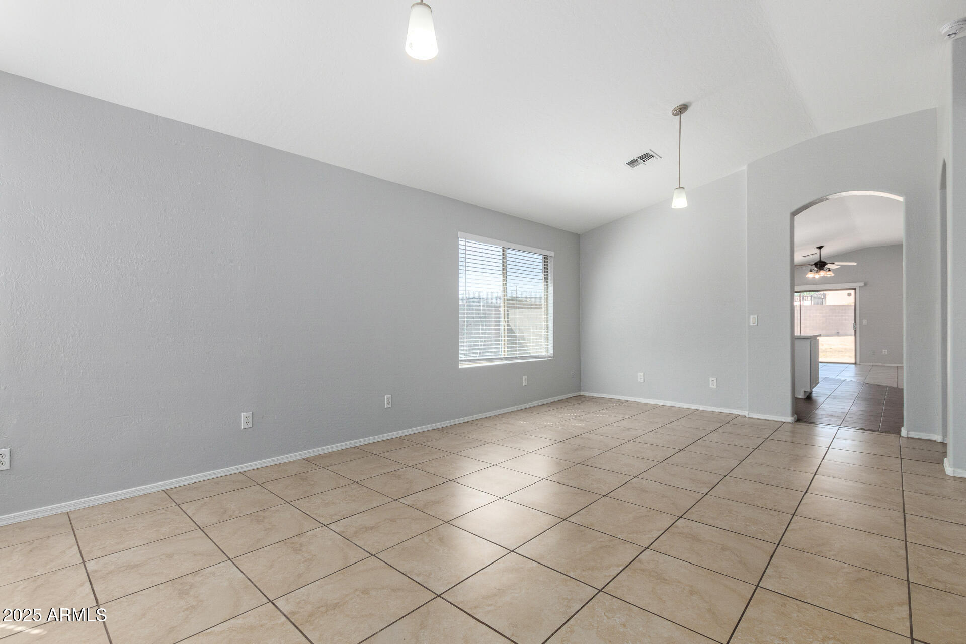 1501 E SUNLAND Avenue