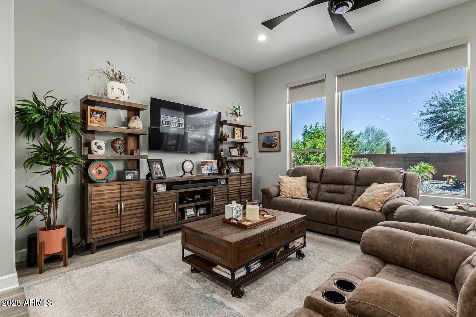 5473 N DAKOTA Drive