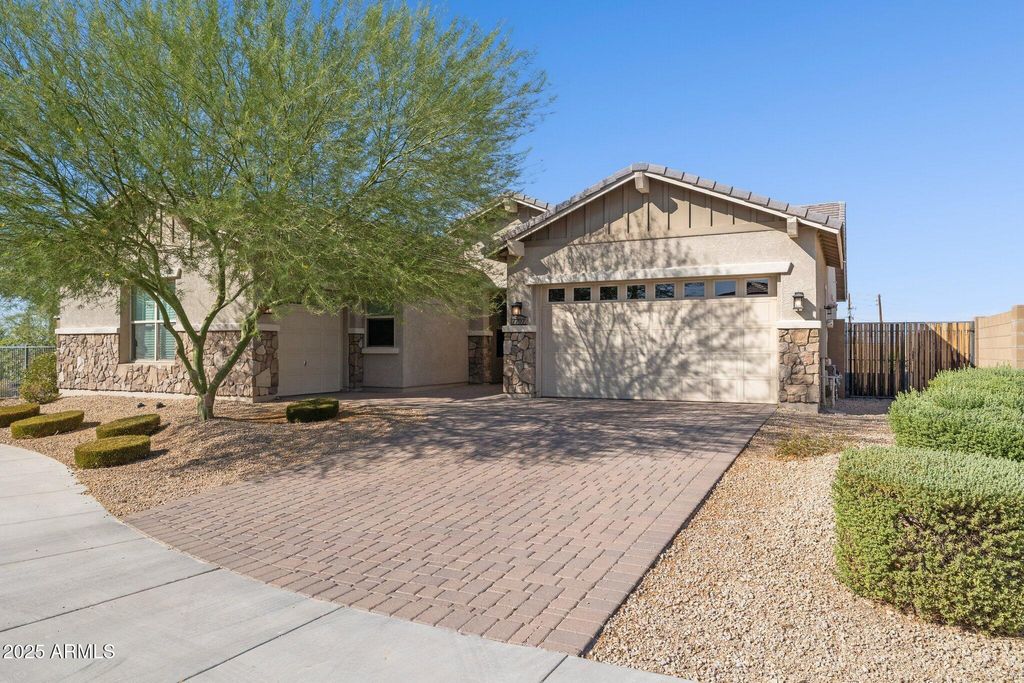 Photo of 7707 S 43rd Place, Phoenix, AZ 85042 (MLS # 6977587)
