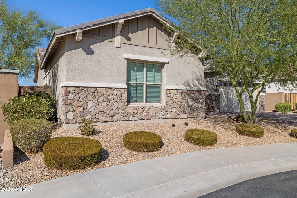 Photo of 7707 S 43rd Place, Phoenix, AZ 85042 (MLS # 6977587)