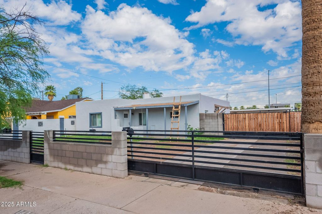 Photo of 1414 E Moreland Street, Phoenix, AZ 85006 (MLS # 6934611)