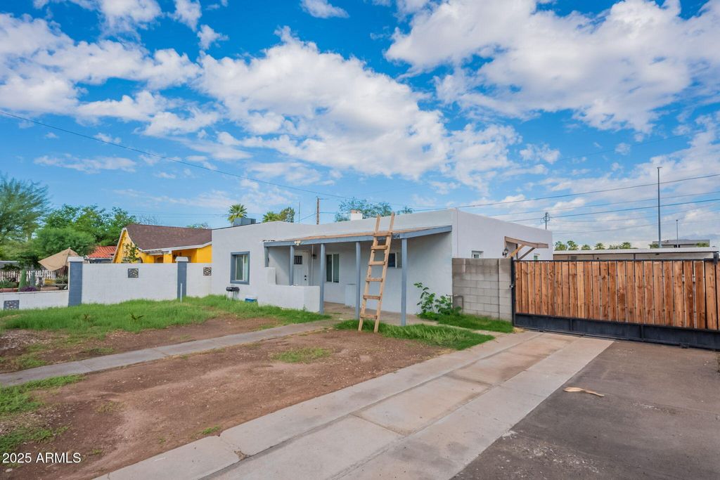 Photo of 1414 E Moreland Street, Phoenix, AZ 85006 (MLS # 6934611)
