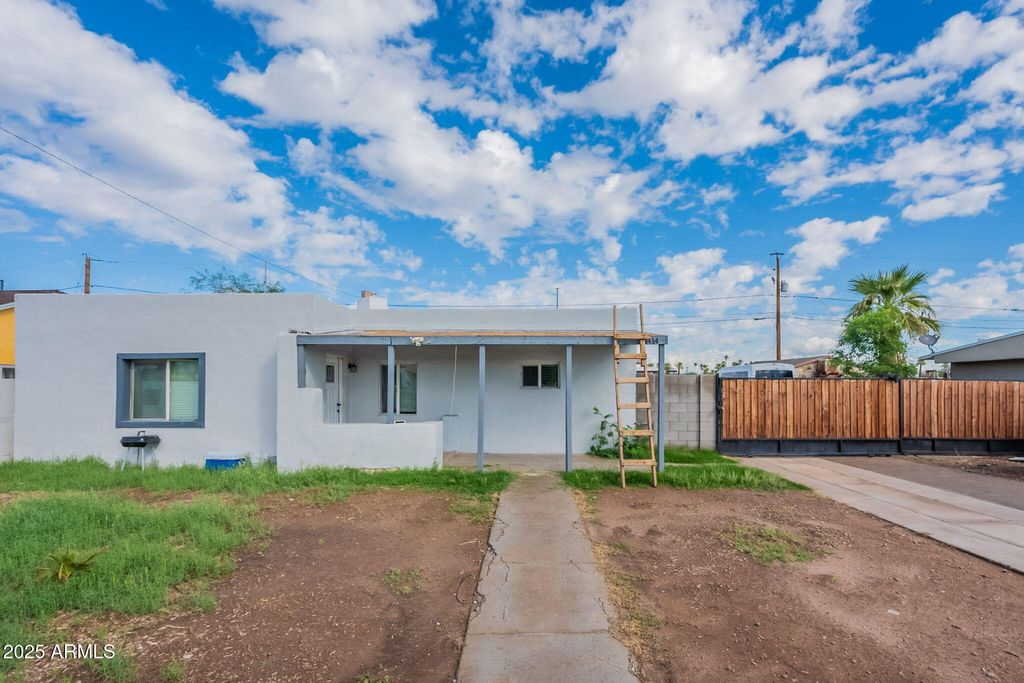 Photo of 1414 E Moreland Street, Phoenix, AZ 85006 (MLS # 6934611)
