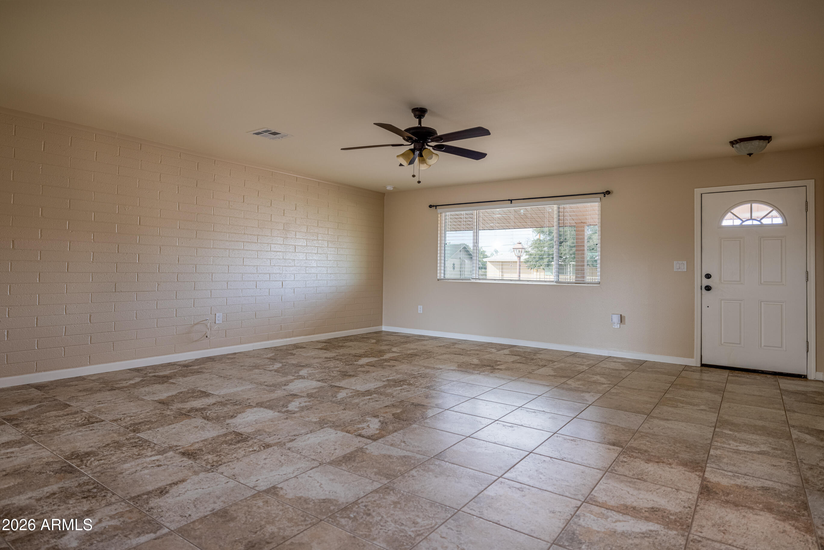 10229 W Desert Hills Dr --