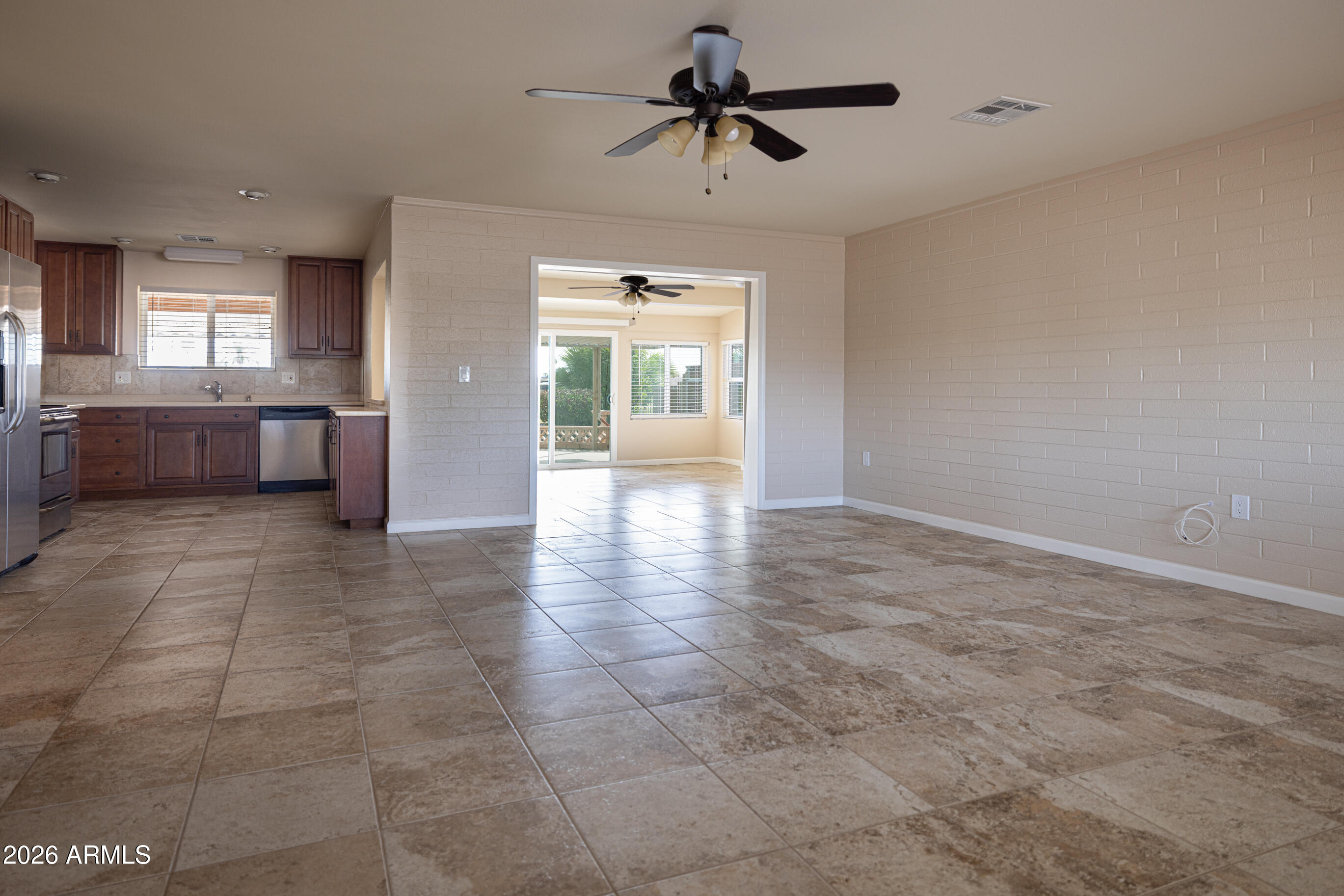 10229 W Desert Hills Dr --