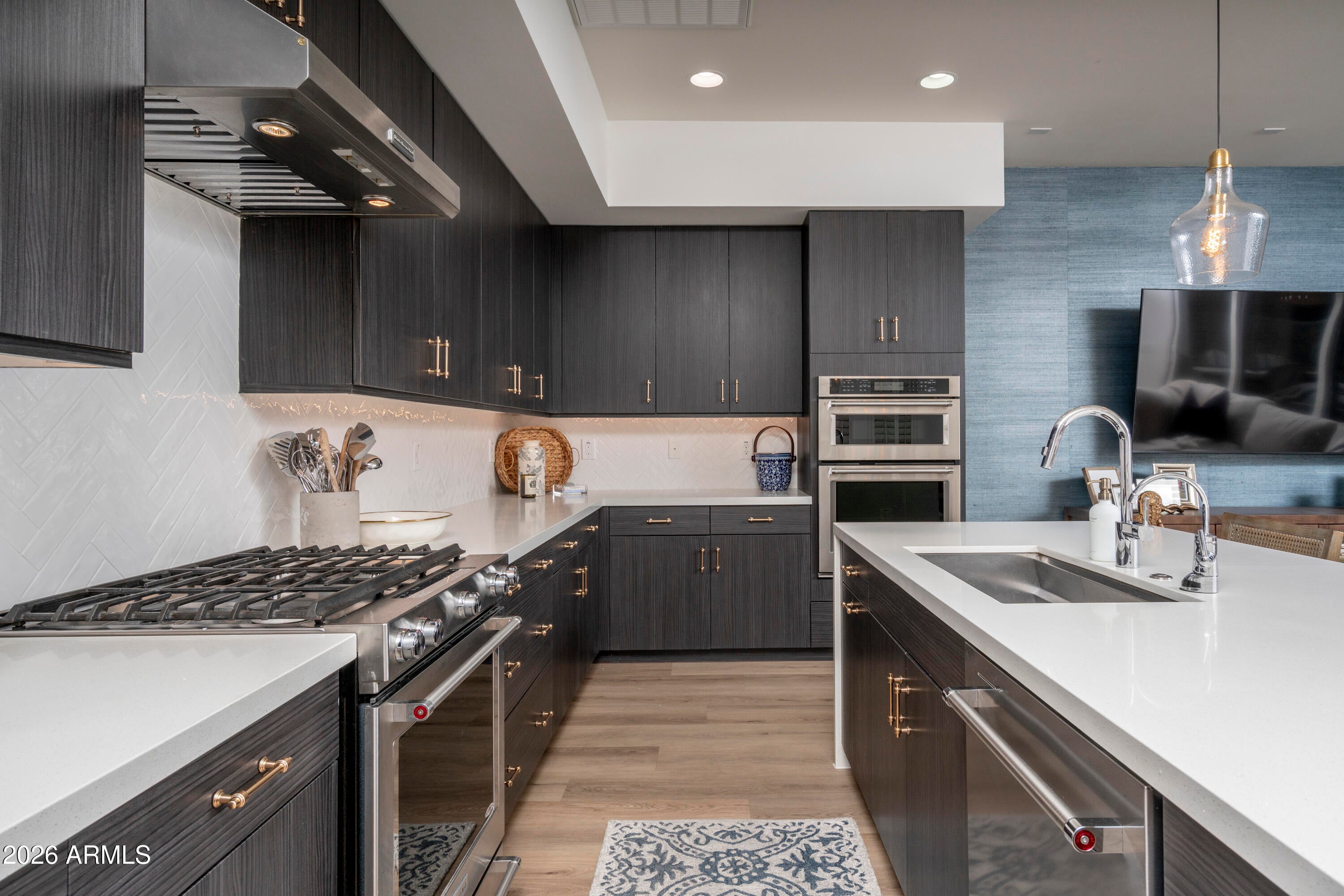 240 W MISSOURI Avenue 10