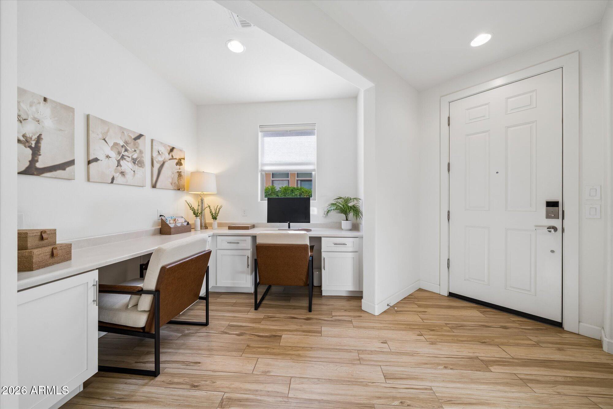 679 E MYRTLE Pass