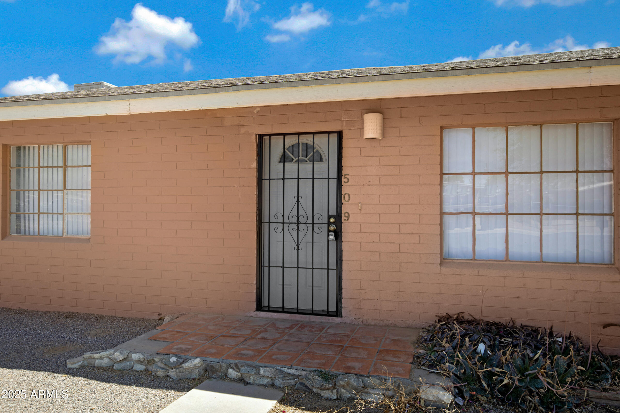 509 W 10TH Street