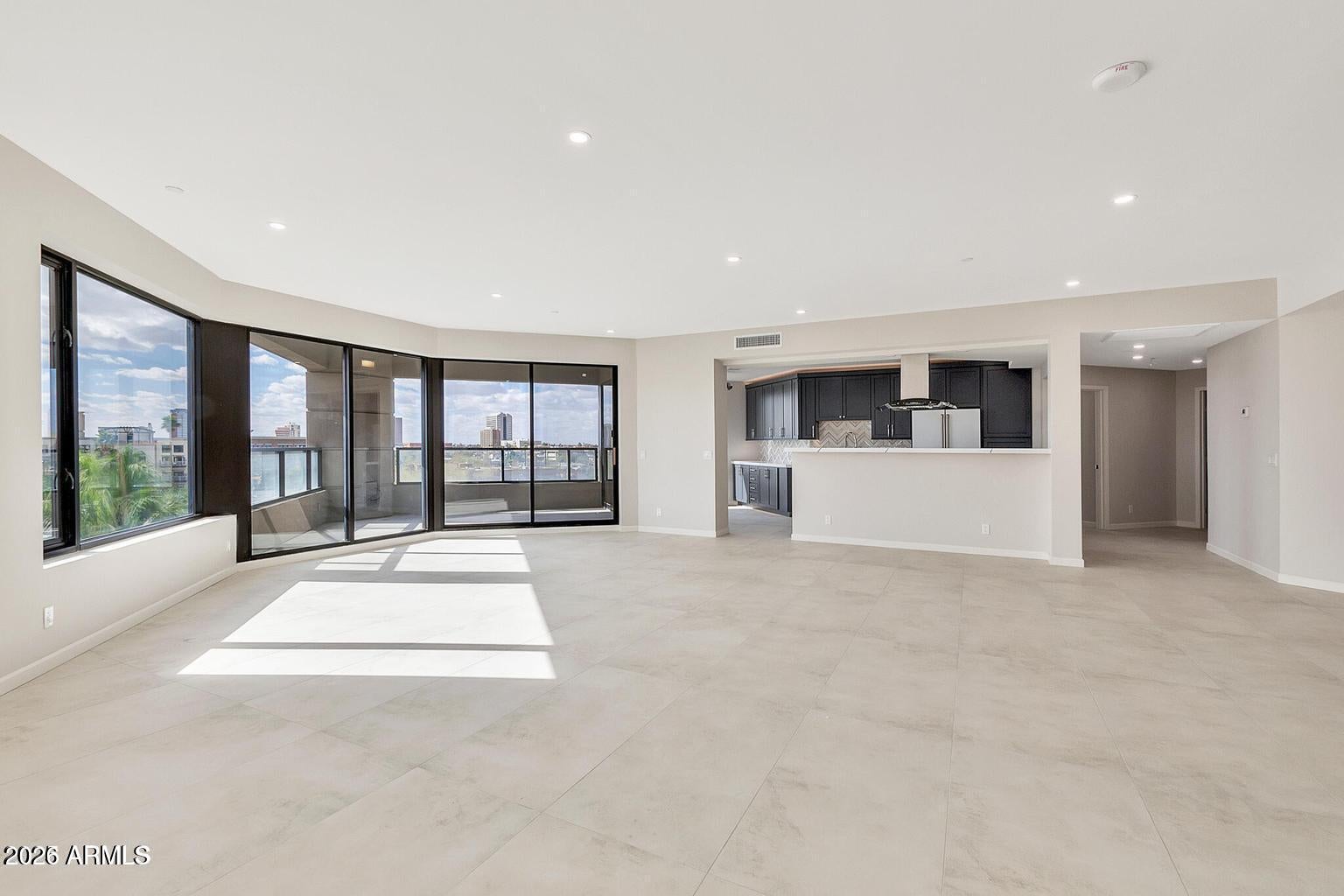 1040 E OSBORN Road 404
