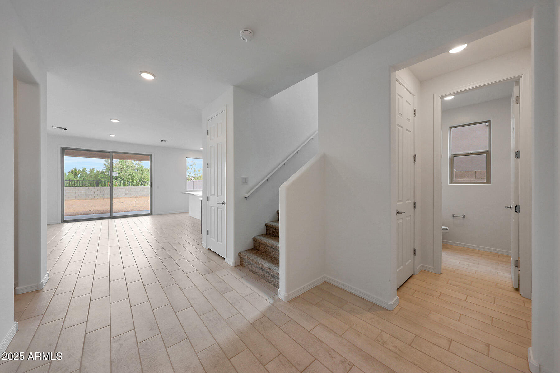 820 W Riparian Drive