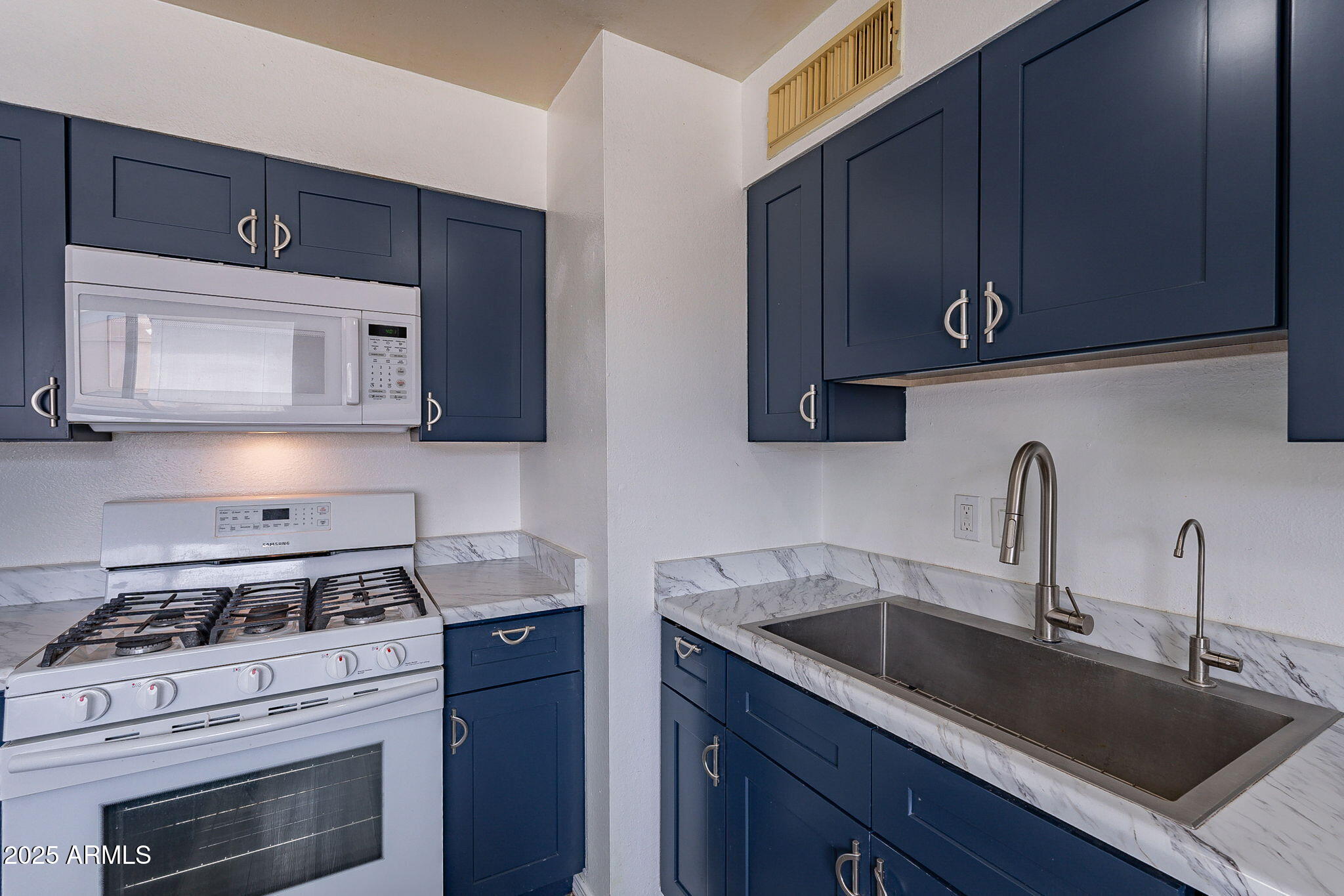 824 E WASHINGTON Street