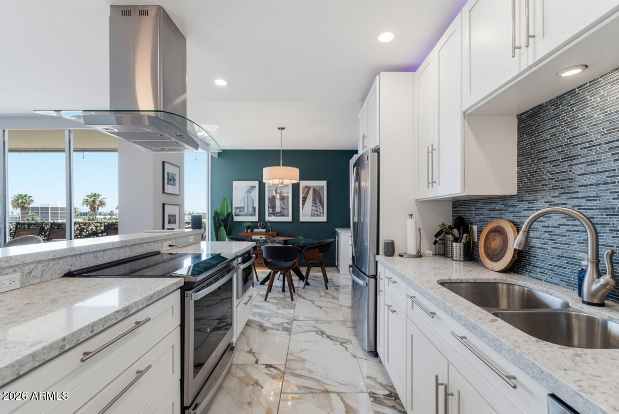 207 W CLARENDON Avenue 4B