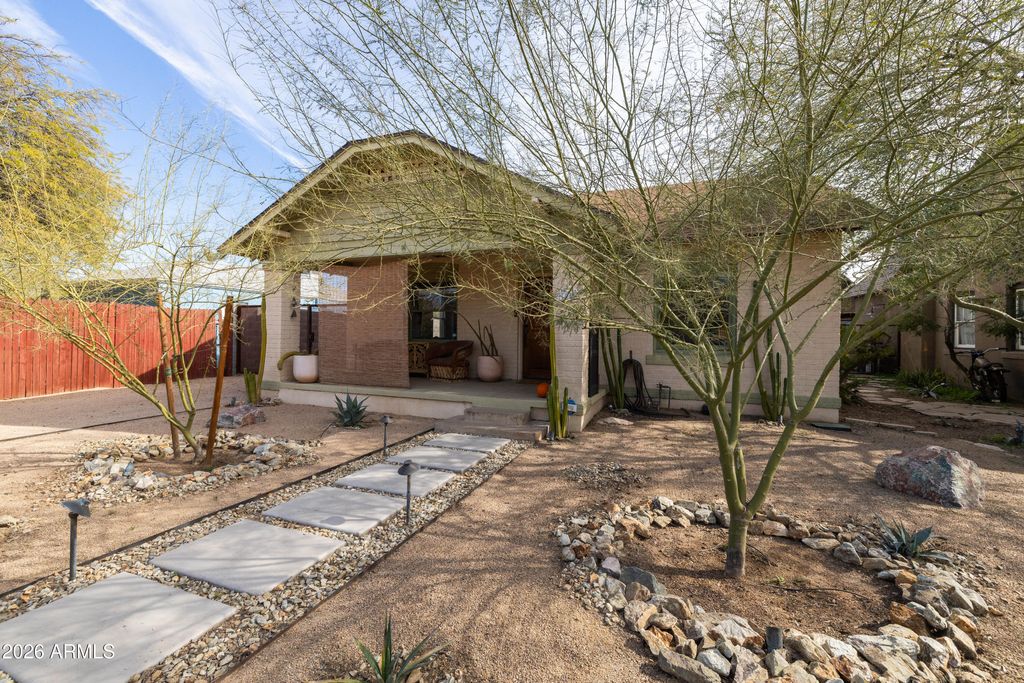 Photo of 1843 N 11th Street, Phoenix, AZ 85006 (MLS # 6977839)
