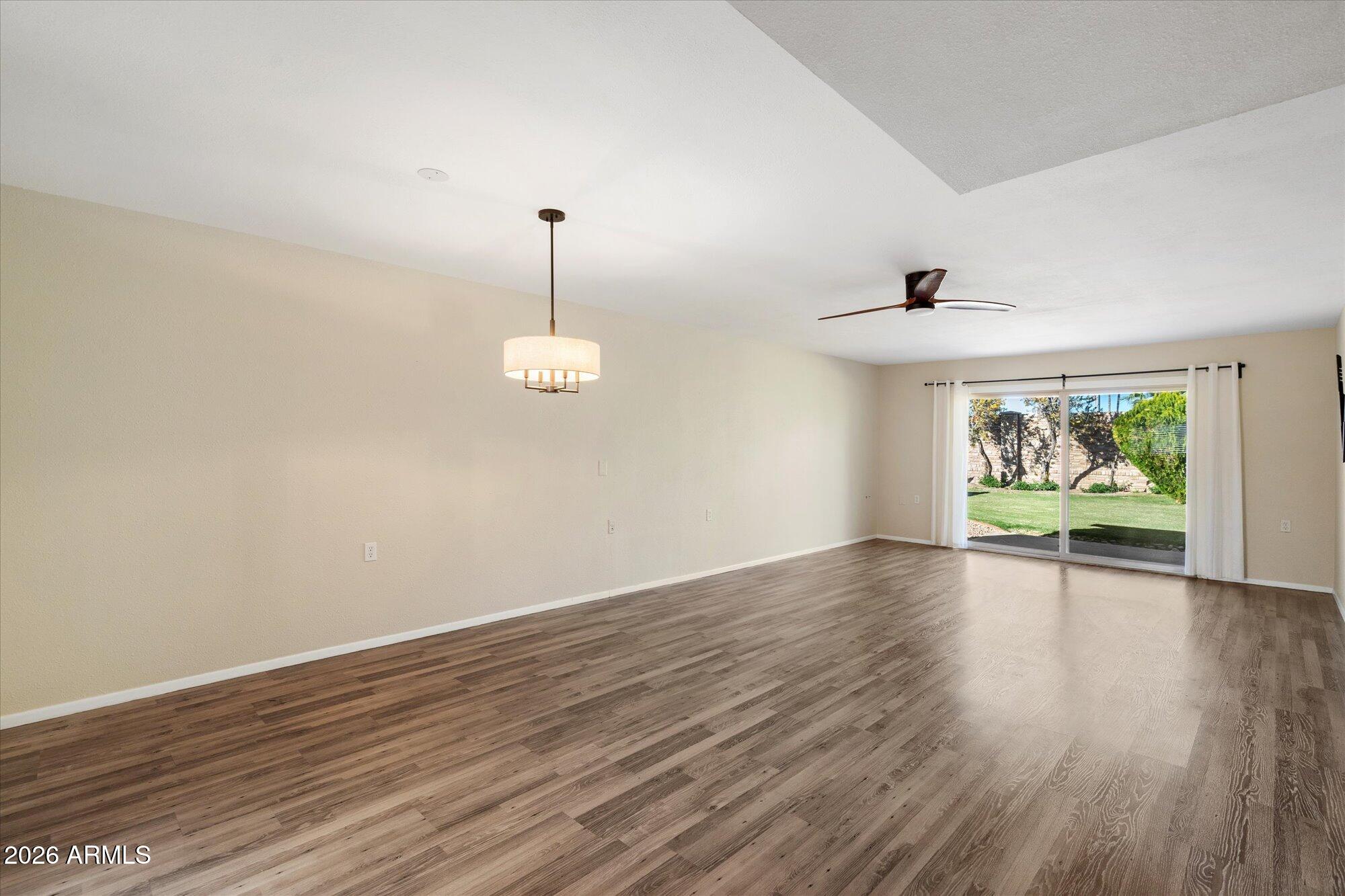33 LEISURE WORLD --