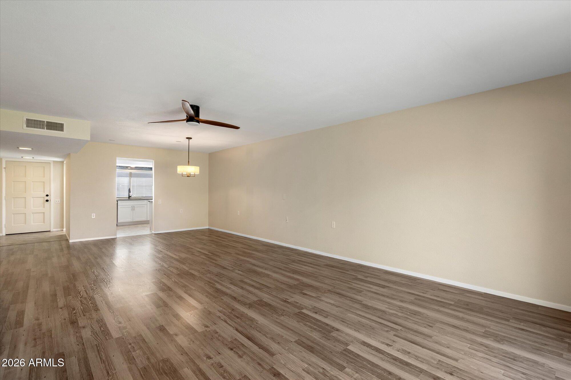 33 LEISURE WORLD --