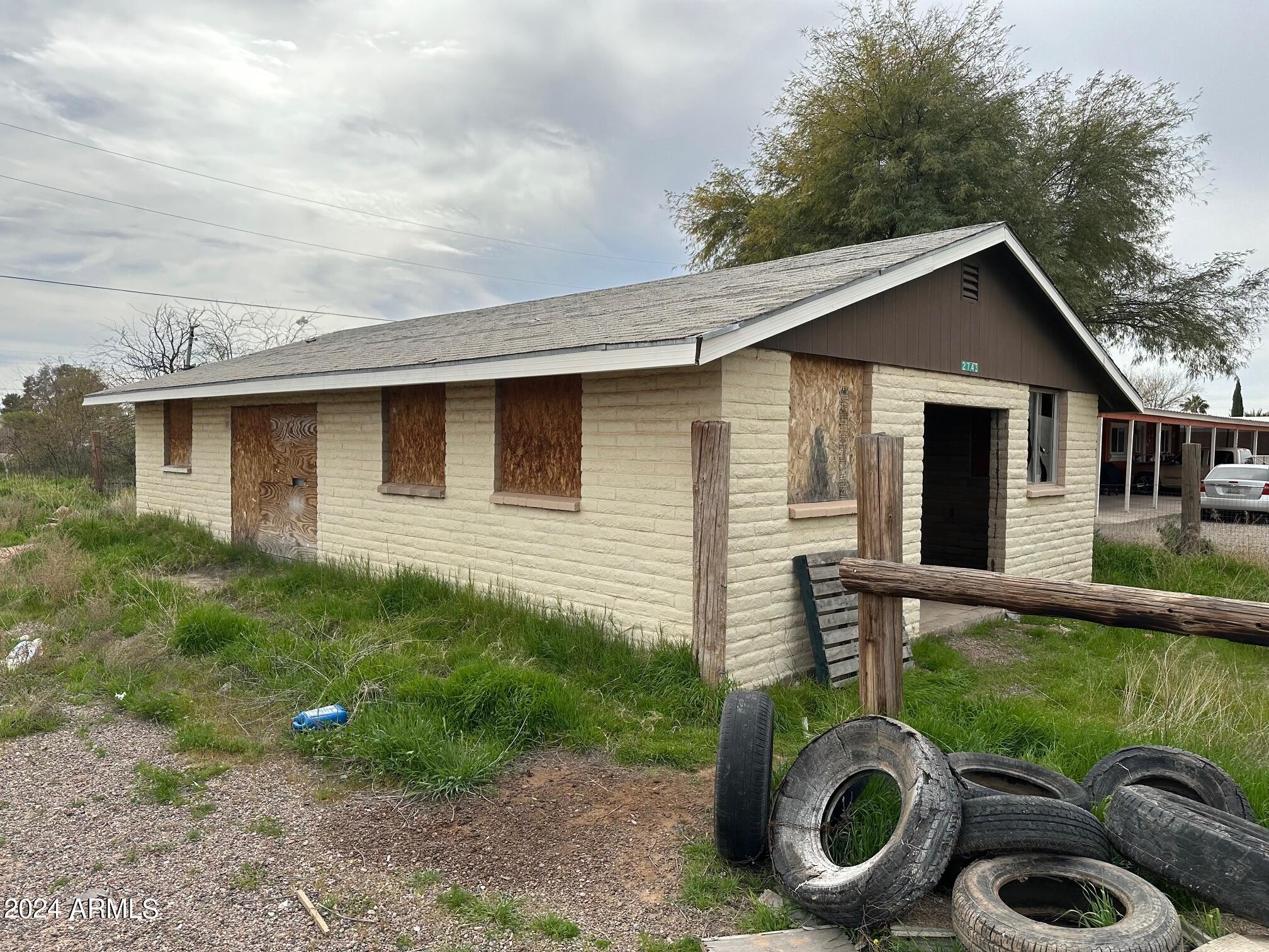 2743 E PICACHO Drive