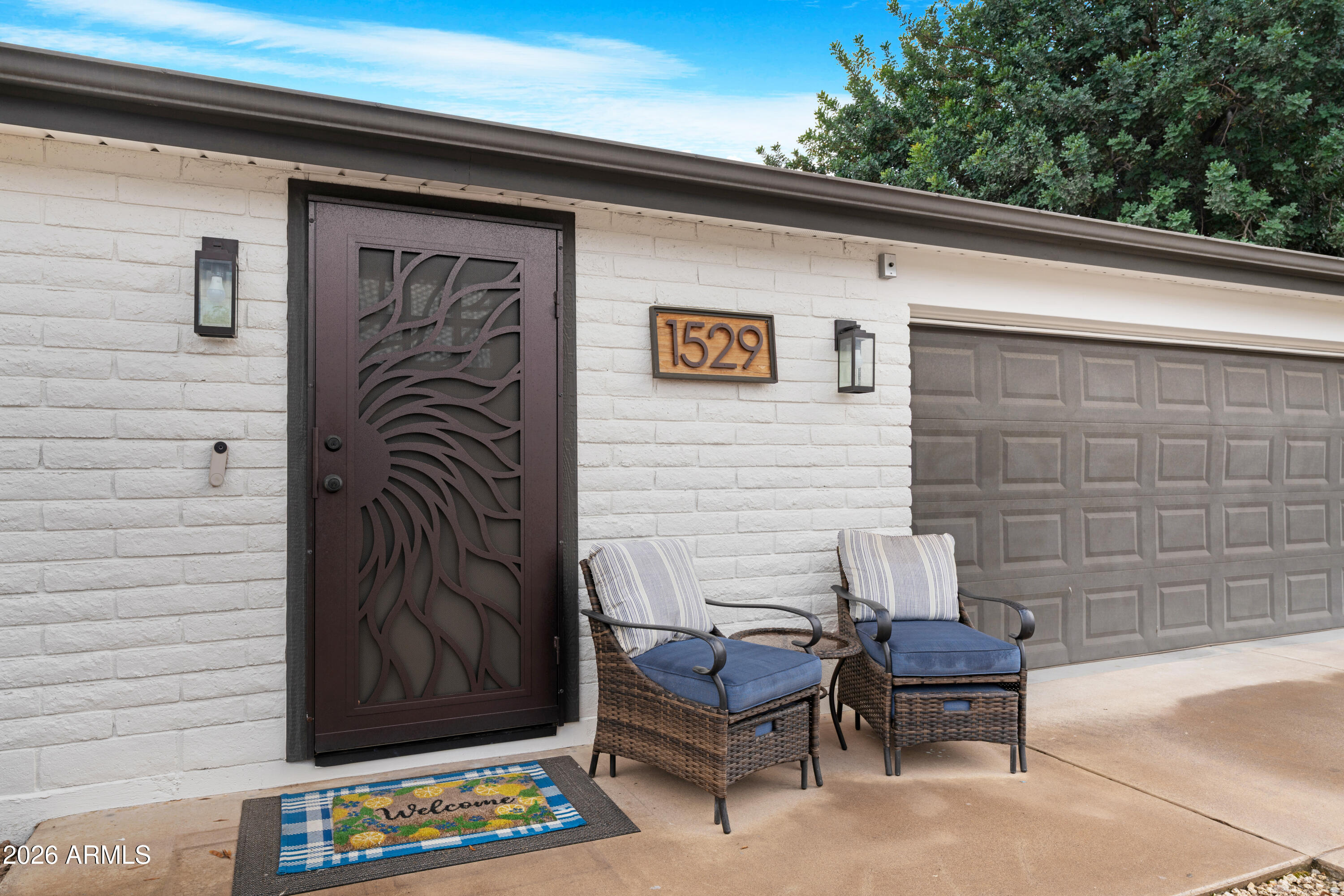 1529 W TOWNLEY Avenue