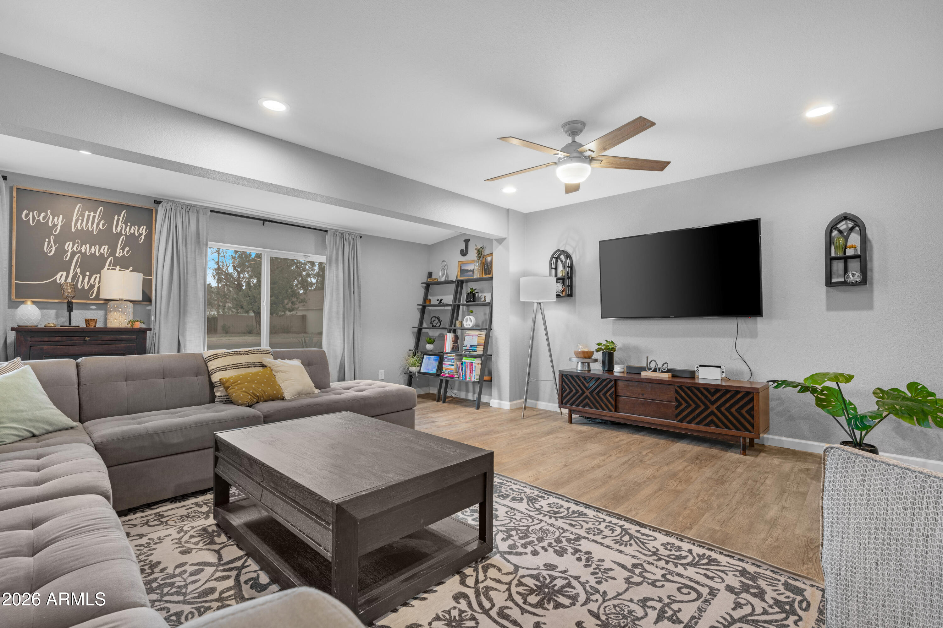 1529 W TOWNLEY Avenue