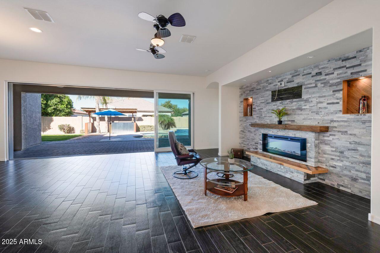 22174 E CREEKSIDE Drive