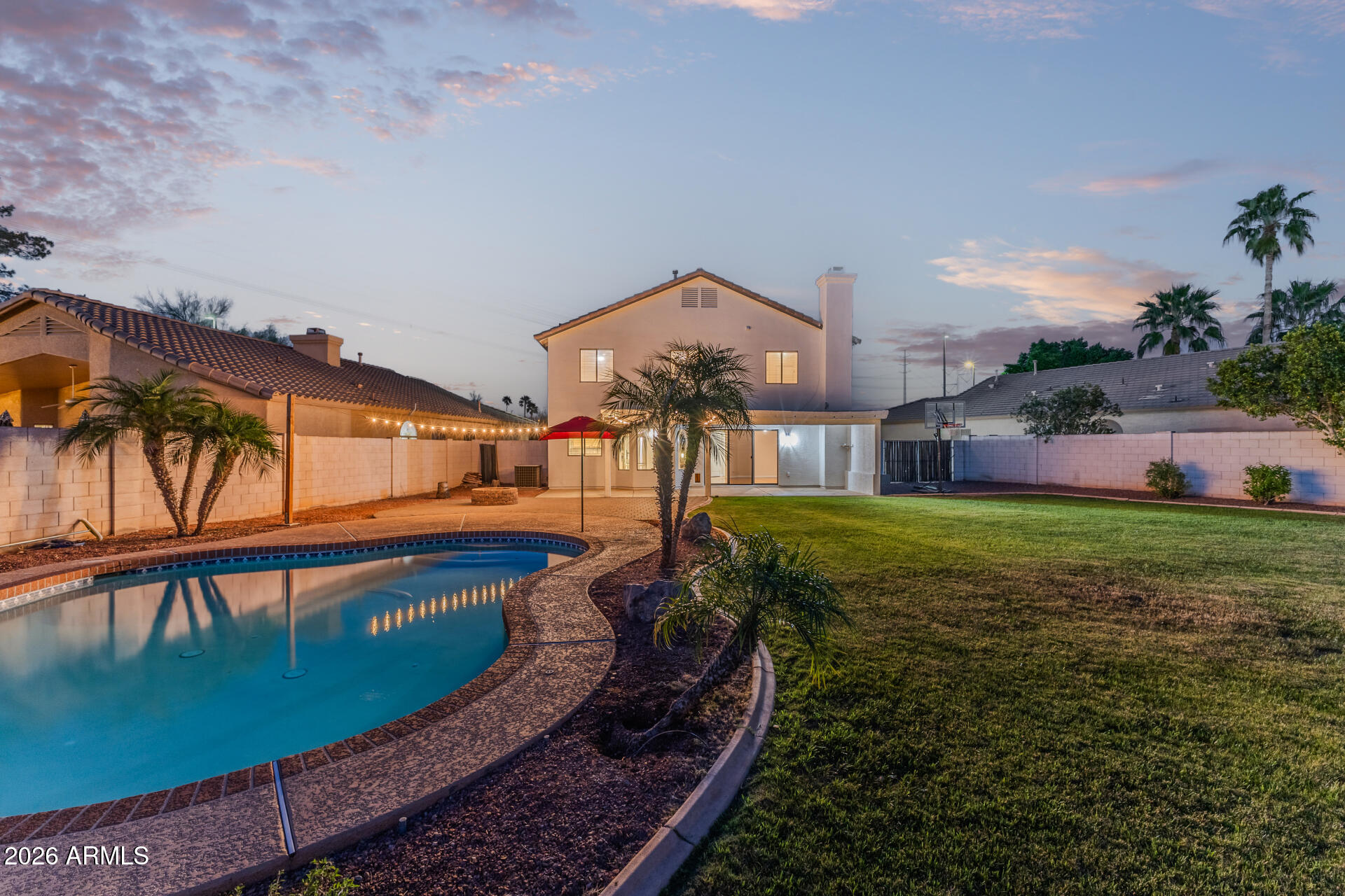 3843 E VAUGHN Avenue