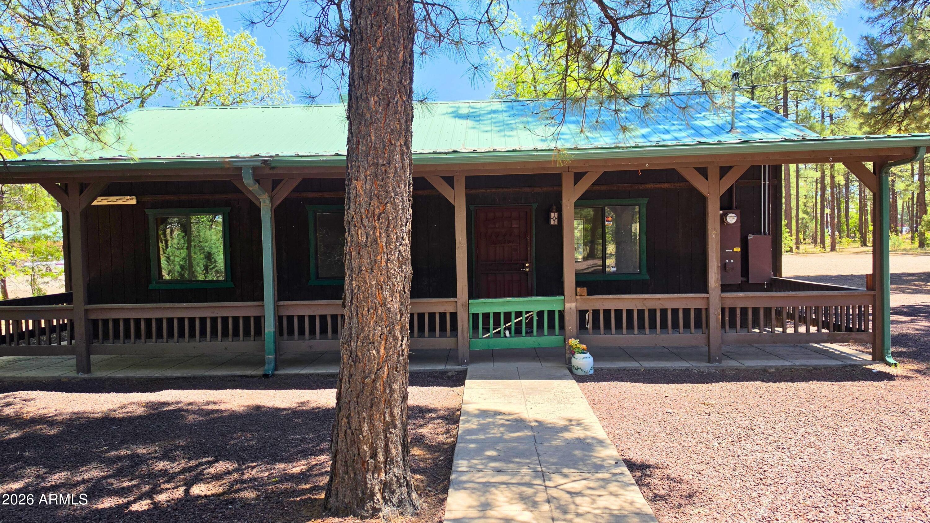 182 W White Mountain Boulevard
