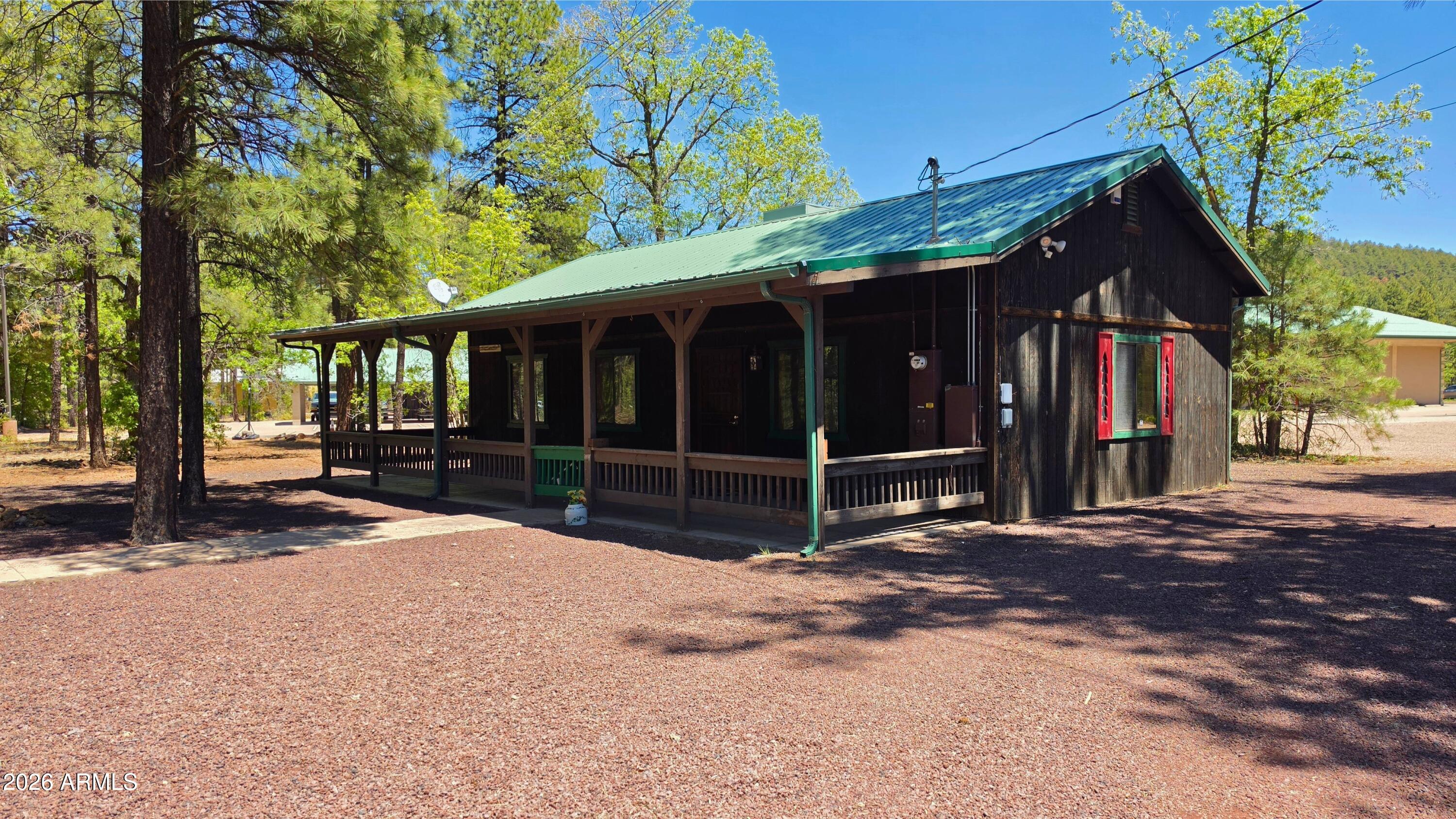 182 W White Mountain Boulevard