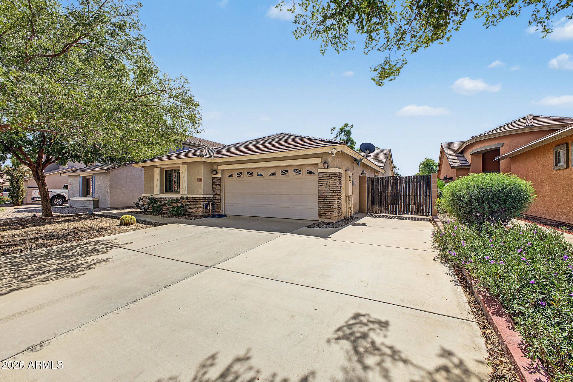 2401 W SILVER STREAK Way