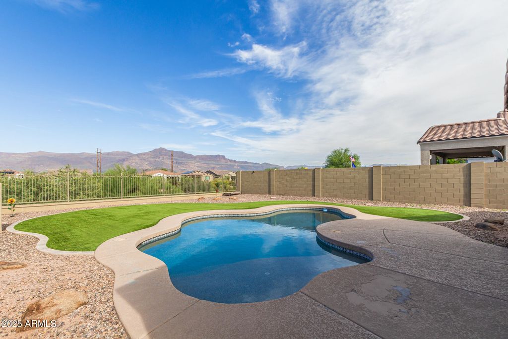 Photo of 11776 E Red Butte, Gold Canyon, AZ 85118 (MLS # 6947428)