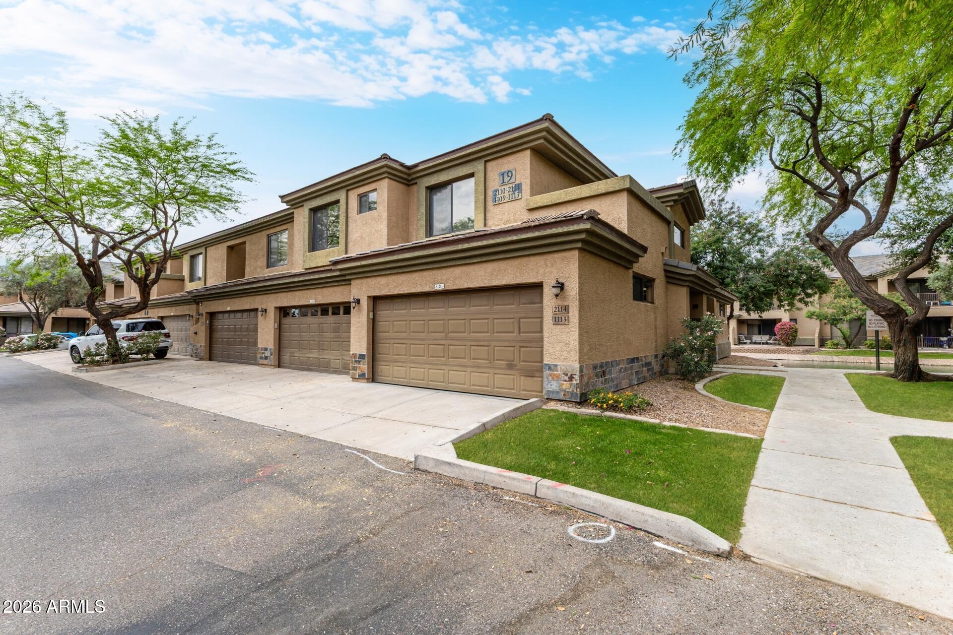 705 W QUEEN CREEK Road 2114